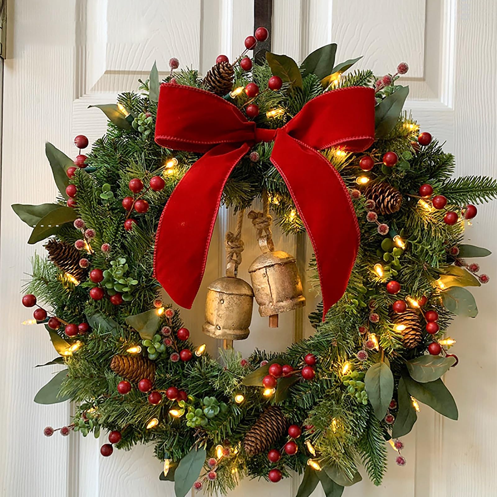 Guirnalda de Navidad, corona de cedro con conos de pino, bayas rojas, campanas, decoración de Navidad para puerta delantera, hogar, pared, ventana, chimenea (carmesí, 50 cm)