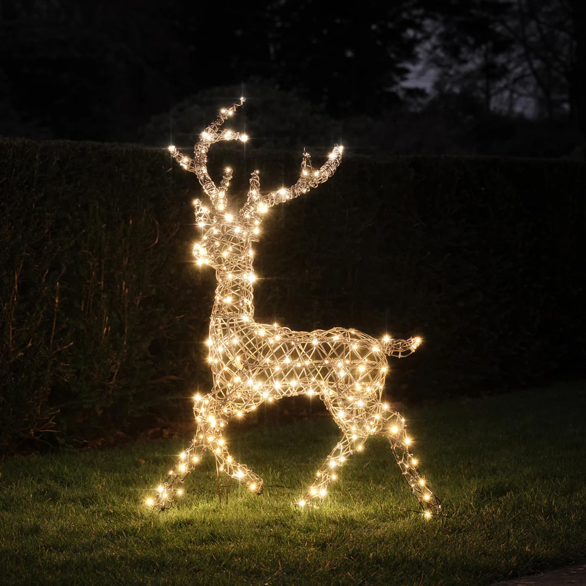 Lights4fun Kunstrattan Studley-Hirsch | mit 260 warmweißen LEDs & 3 Beleuchtungsmodi | solarbetrieben für den Außenbereich | Weihnachten Weihnachtsdeko Weihnachtsbeleuchtung | Rentier Figur Garten