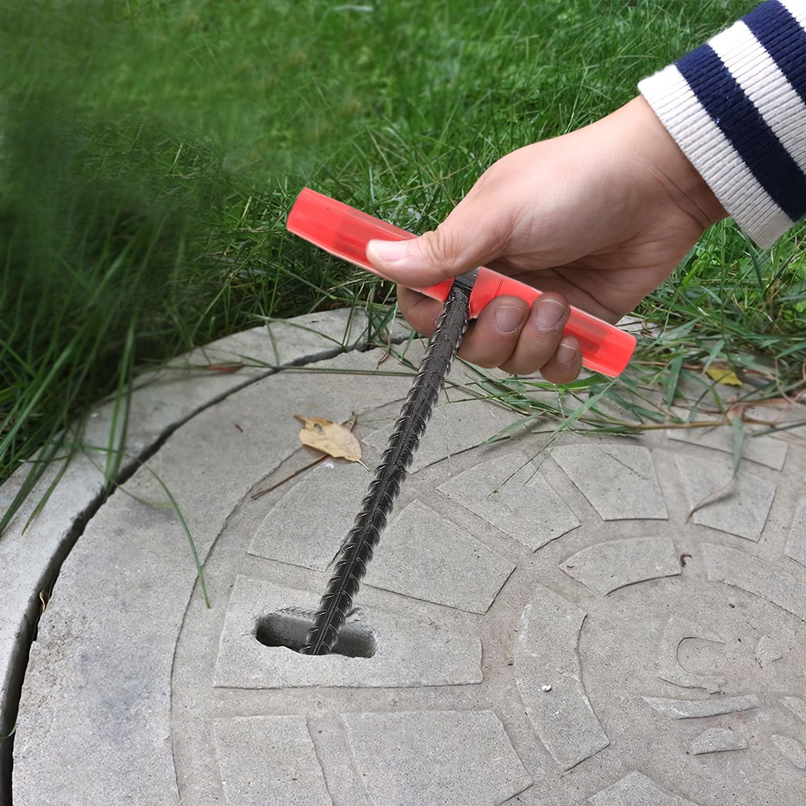 Gancho de elevación de acero resistente de 45 cm con mango de goma antideslizante, herramienta de gancho de drenaje versátil para rejillas de alcantarillado, elevación segura y fácil manejo