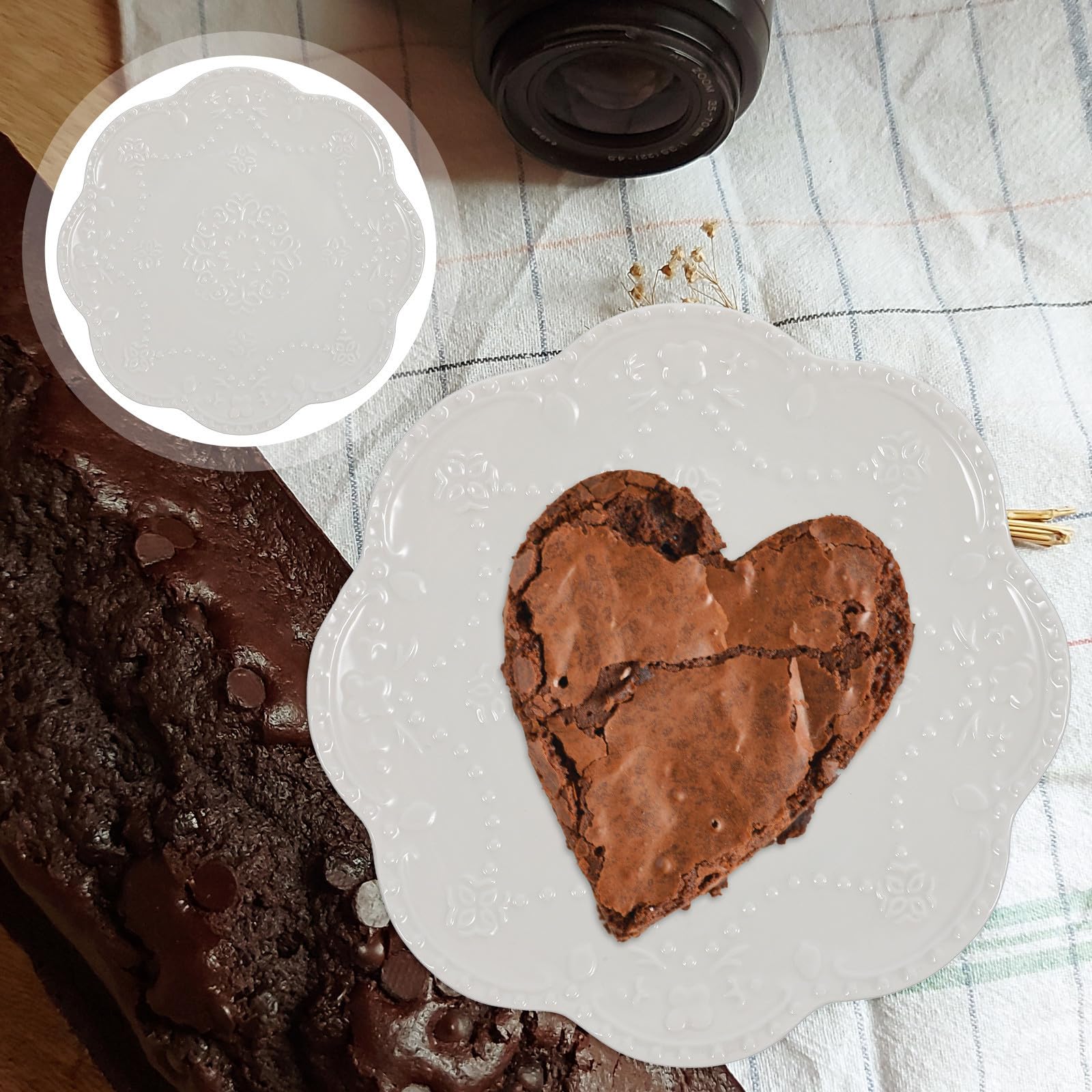 SECFOU Platos de Postre de Cerámica Blancos Forma de Flor, 4 Piezas, Superficie Estable y Antigoteo, Ideales para Cocinas Diarias y Fiestas