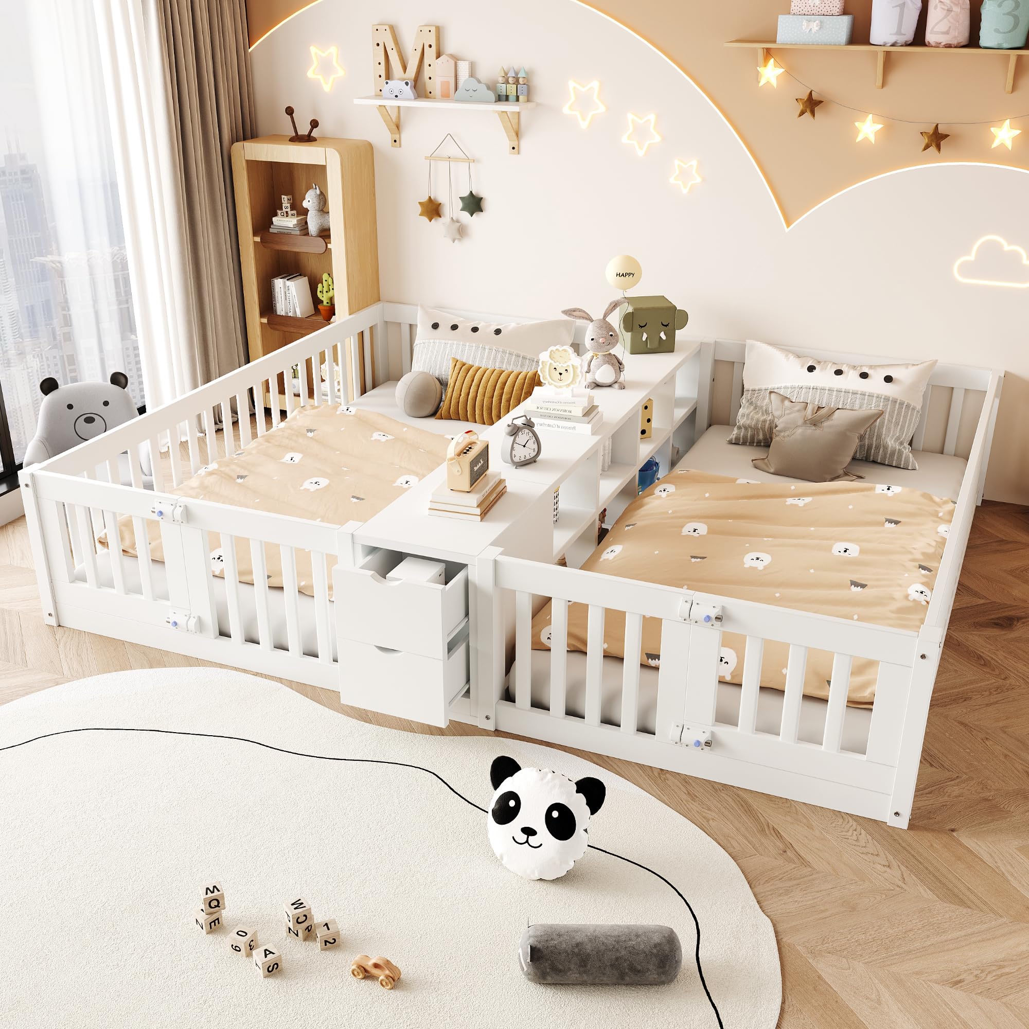 Cama infantil de 90x200 blanca con barrera alta para crear un cuarto de juegos seguro