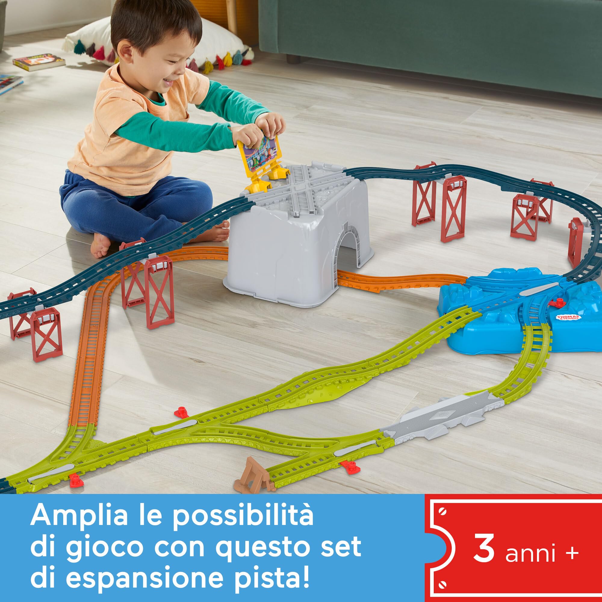 Il Trenino Thomas - Bauletto Multipista, set di espansione da 34 pezzi per trenini e locomotive die-cast e motorizzati a pile, giocattolo per bambini, 3+ anni, HNP81