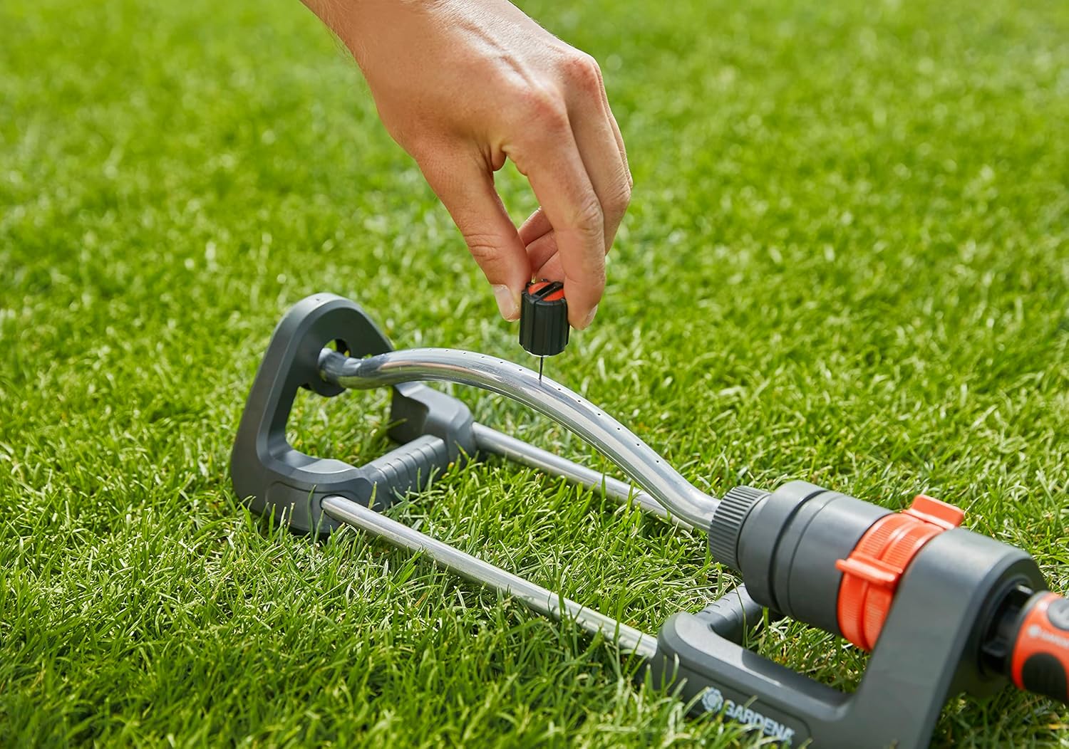 GARDENA (18700) Up to 2400 sq ft - Adjustable Oscillating Yard Sprinkler, for Watering Large Area Lawn and Garden. Gardena Outdoor oscillating sprinklers Have Wide Heavy Duty Base.