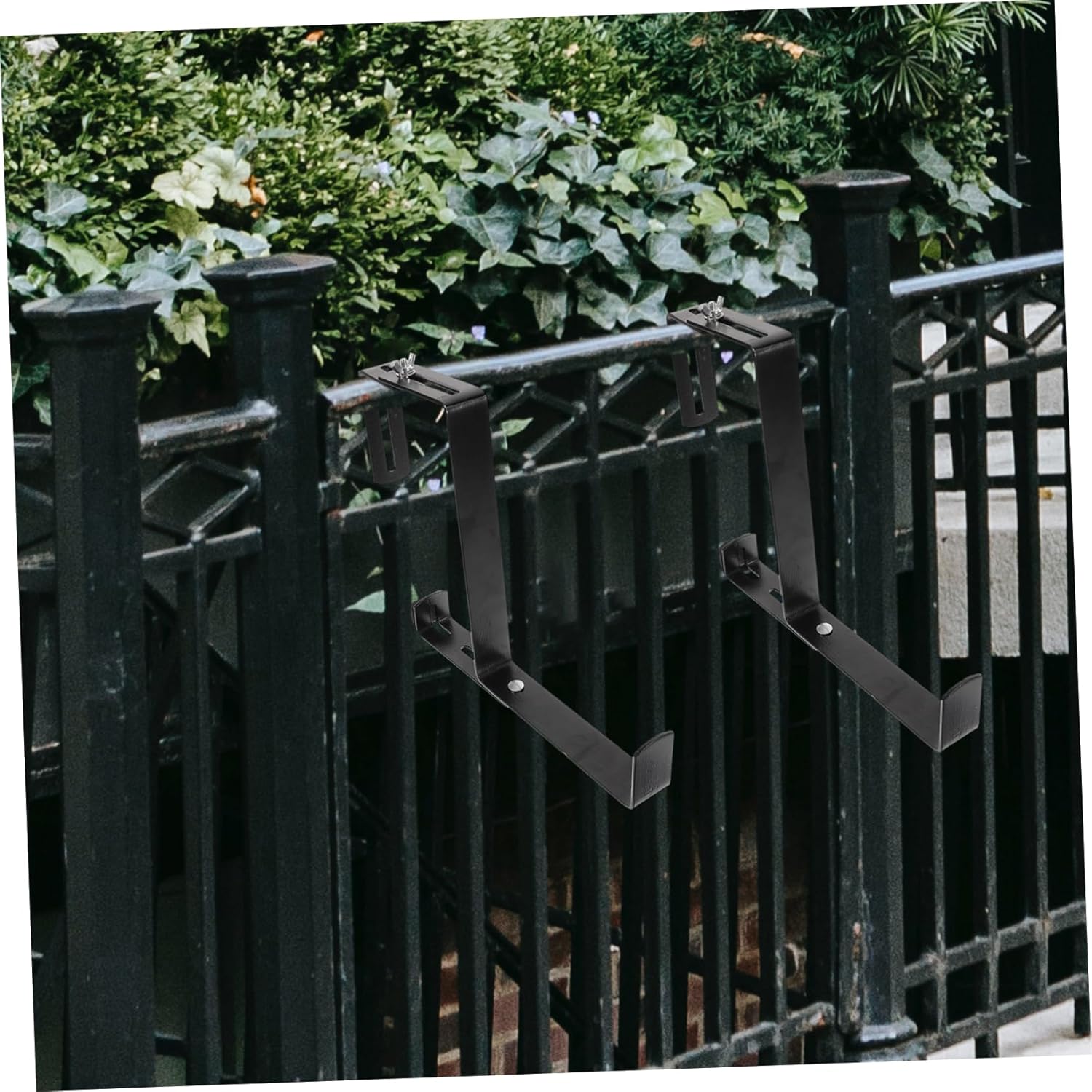 2pcs Outdoor Plant Stands Balcony Hanging Rack Iron Hooks for Flower Pots Rustic Wall Hanger for Decor