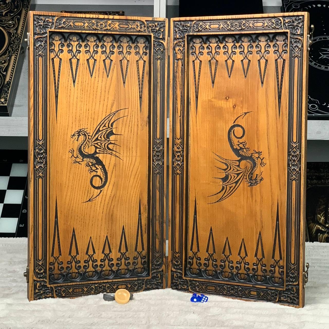 Juego de backgammon de madera de lujo hecho a mano – Tabla de tilo premium de 45,72 cm con azulejos de resina y dados, tablero de juego personalizado – Juego elegante para adultos coleccionistas