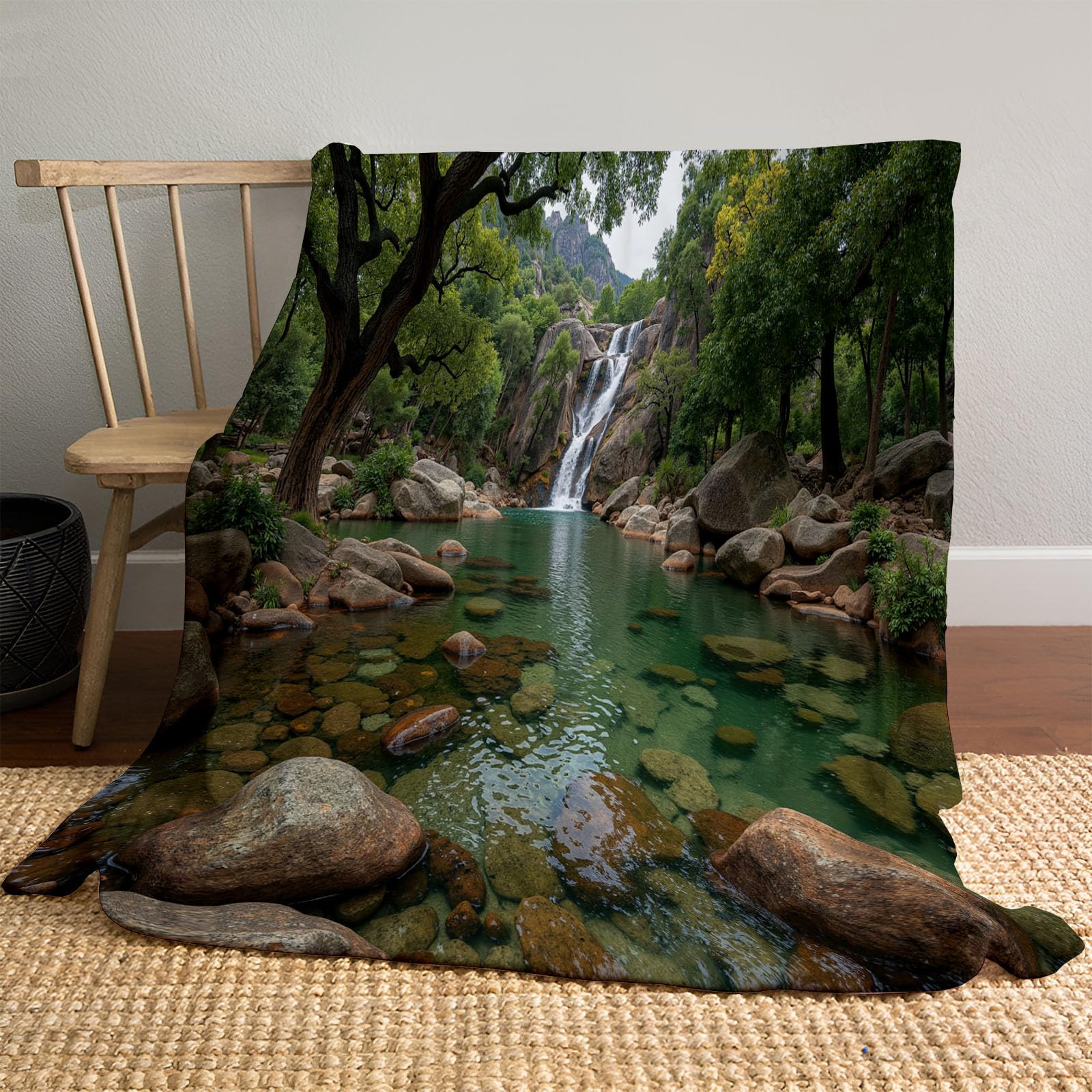 Couverture imprimé forêt et ruisseau pour soirées cocooning en famille au salon