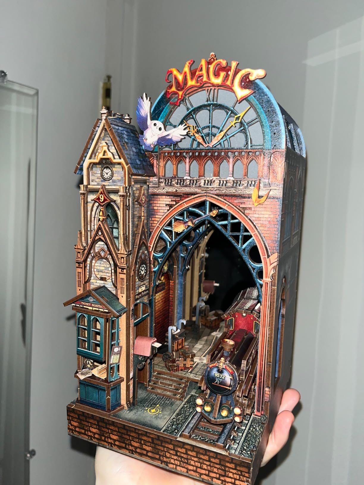 Kit Book Nook 3D LED FUNPOLA – Station Magique, Puzzle Bois Pour Adulte