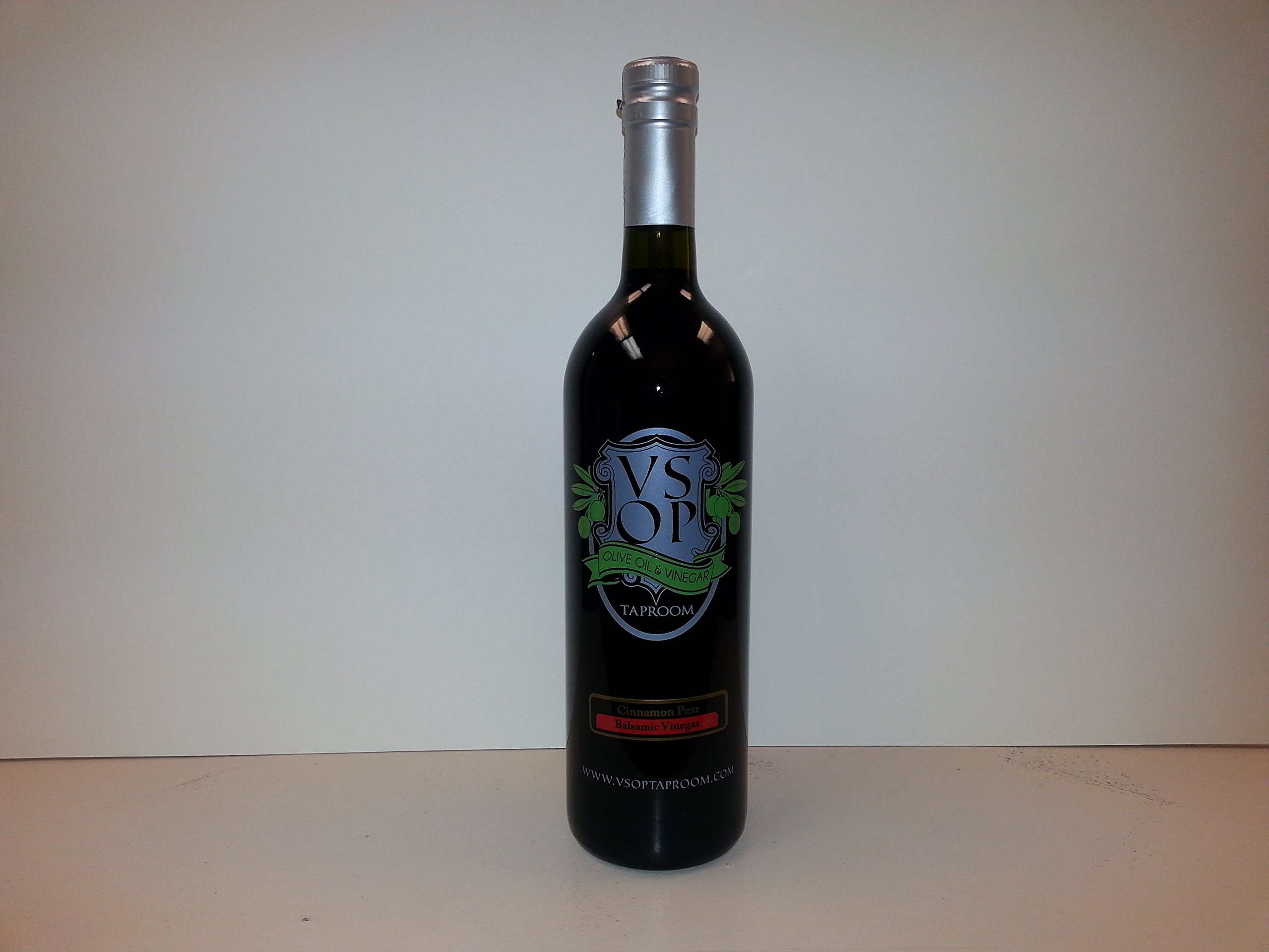 VSOP Cinnamon Pear Aged Dark Balsamic Vinegar of Modena (750 ml / 25.36 oz)