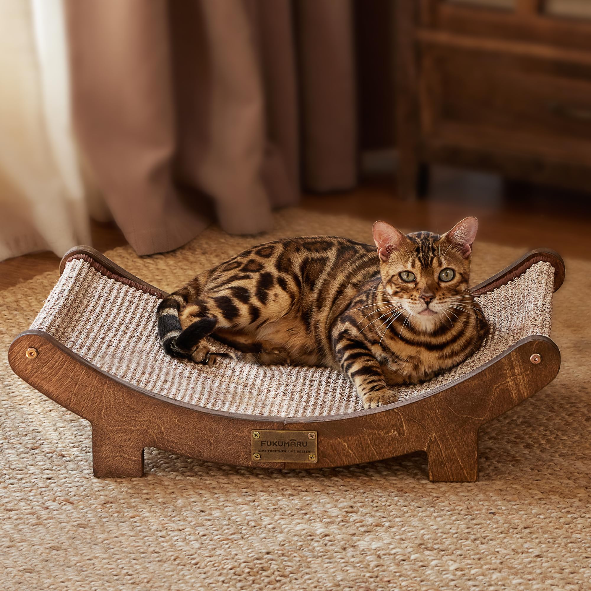 FUKUMARU Rascador de sisal en Madera, 60 cm Cama rascadora Robusta para Gatos domésticos, Hamaca de sisal 100% Natural, Base de Madera Maciza para Dormir y rascar uñas (Acabado Nogal)