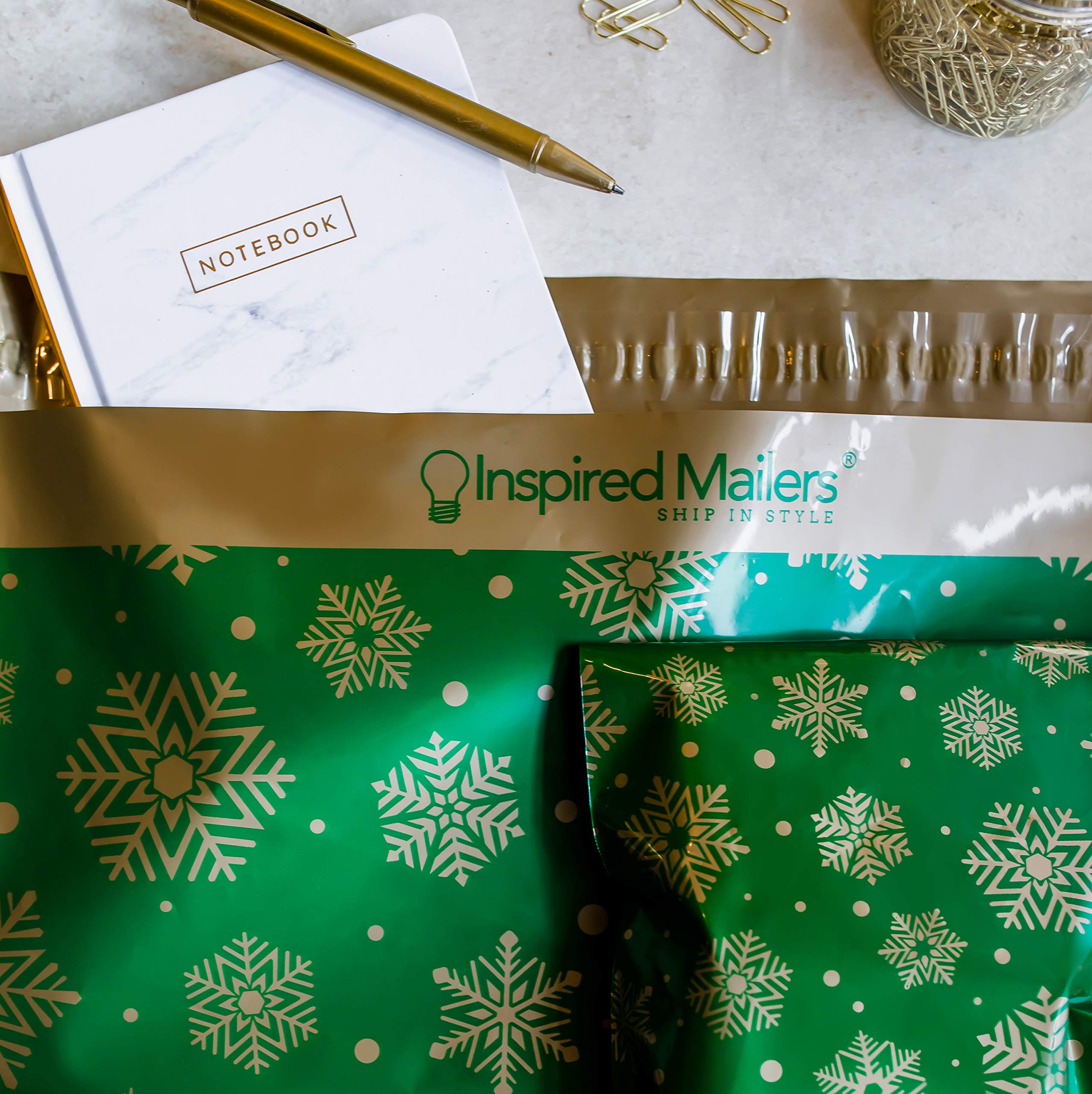 Inspired Mailers - Poly Mailers 14,5 x 19-50 sztuk - złote płatki śniegu deluxe (zielone) - zimowe koperty wysyłkowe - duże torby pocztowe - torby do pakowania do wysyłki
