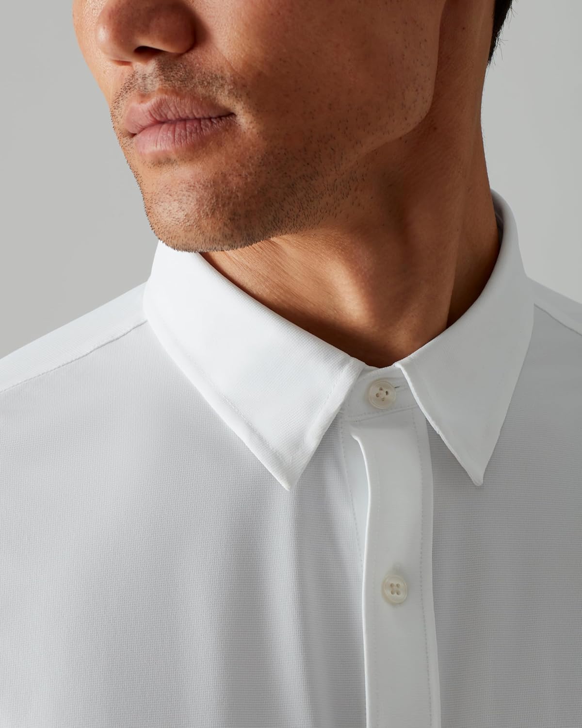 Rhone Camisa social masculina Commuter, slim fit, confortável, elástico em quatro direções, não amassa, antiodor em promoção! Veja a oferta e mais achadinhos de Camisas 4 Hoje é o melhor dia para comprar Rhone Camisa social masculina Commuter, slim fit, confortável, elástico em quatro direções, não amassa, antiodor com aquele preço maroto! Promoção! Aproveite a oferta! 4