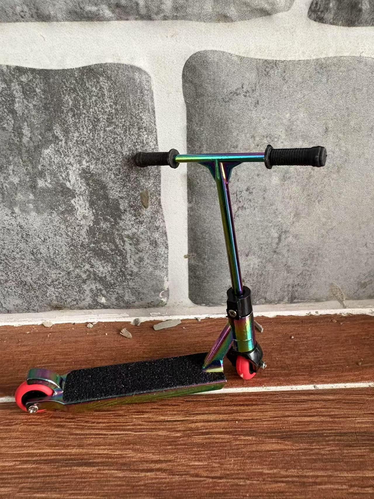 LEEFAI Metal Finger Scooter Alloy Pro Stunt Scooter (Rainbow)
