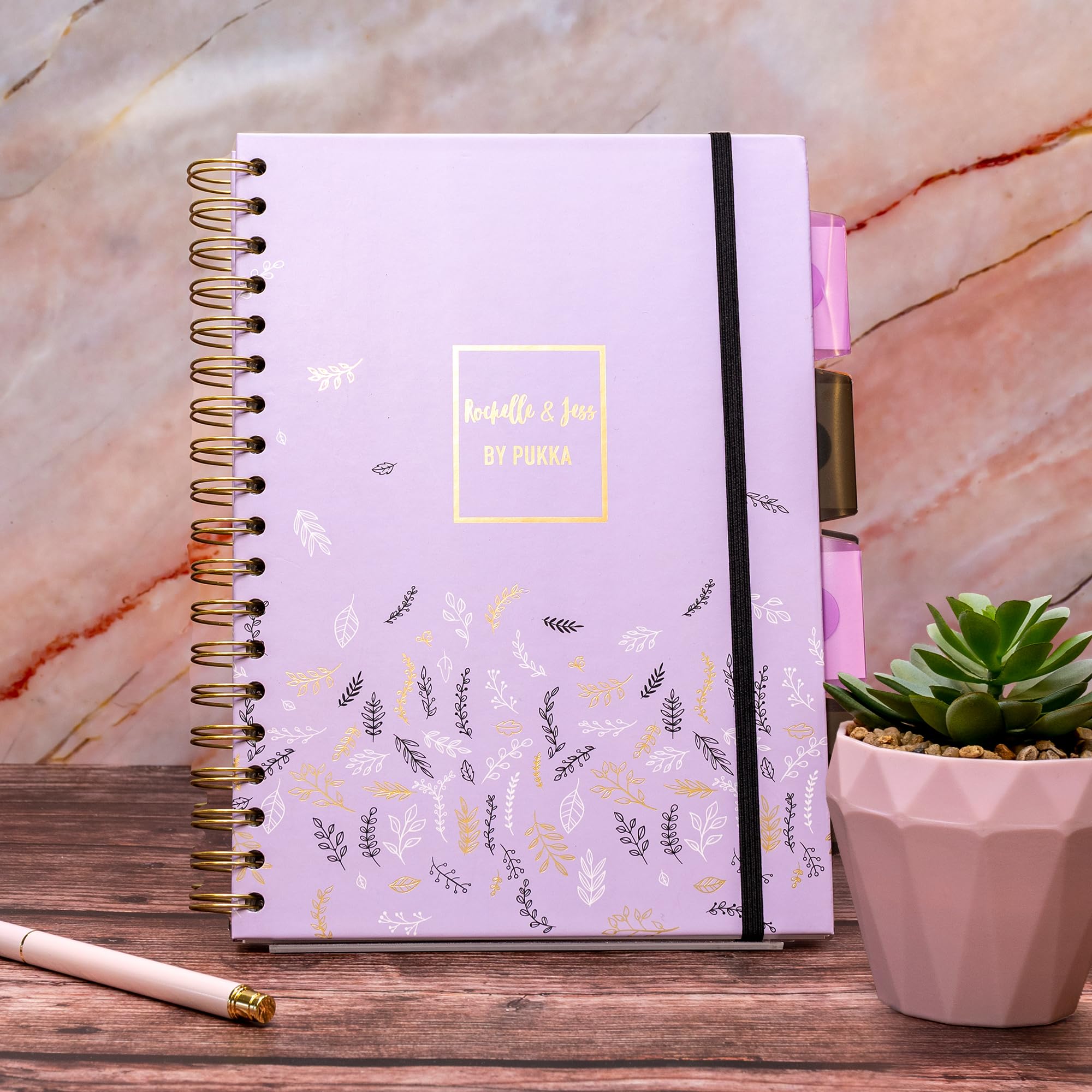 Pukka Pad Rochelle & Jess - Quaderno a spirale a 5 soggetti, confezione da 3 pezzi, 200 pagine, 100 fogli di carta da 80 g/m², con divisori riposizionabili e bordi perforati per pianificazione e