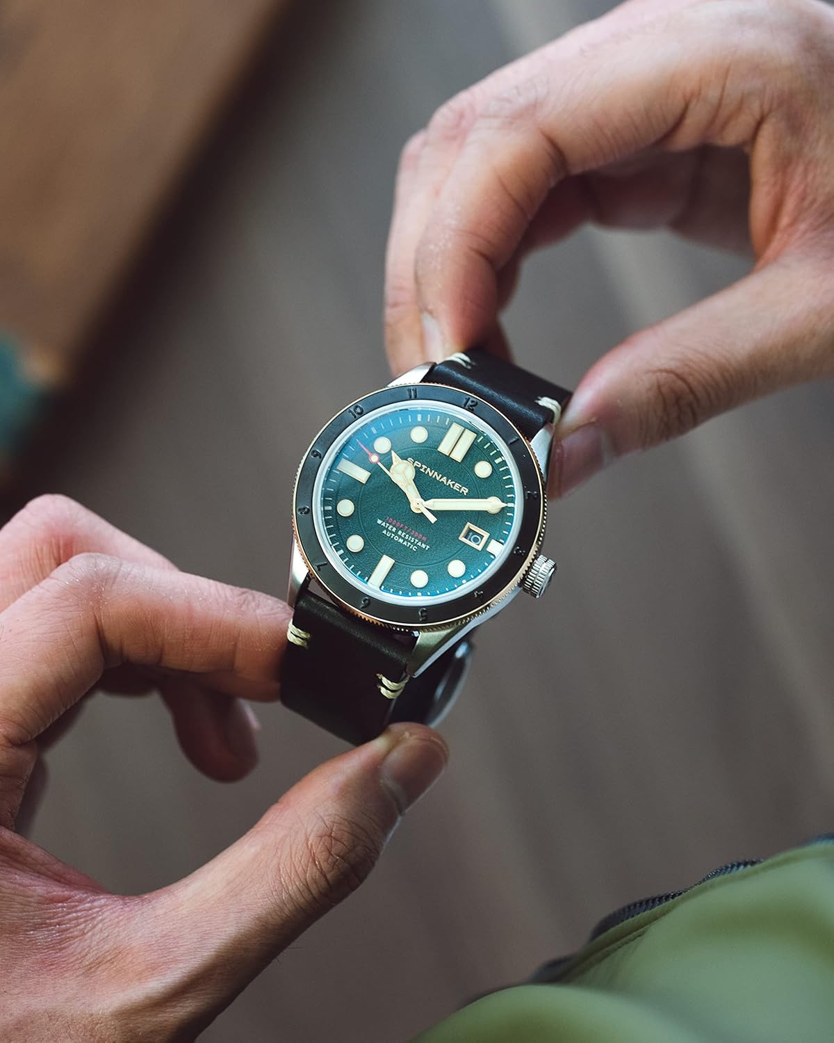 Amazon | Spinnaker メンズ 43mm Cahill 300 自動巻き腕時計