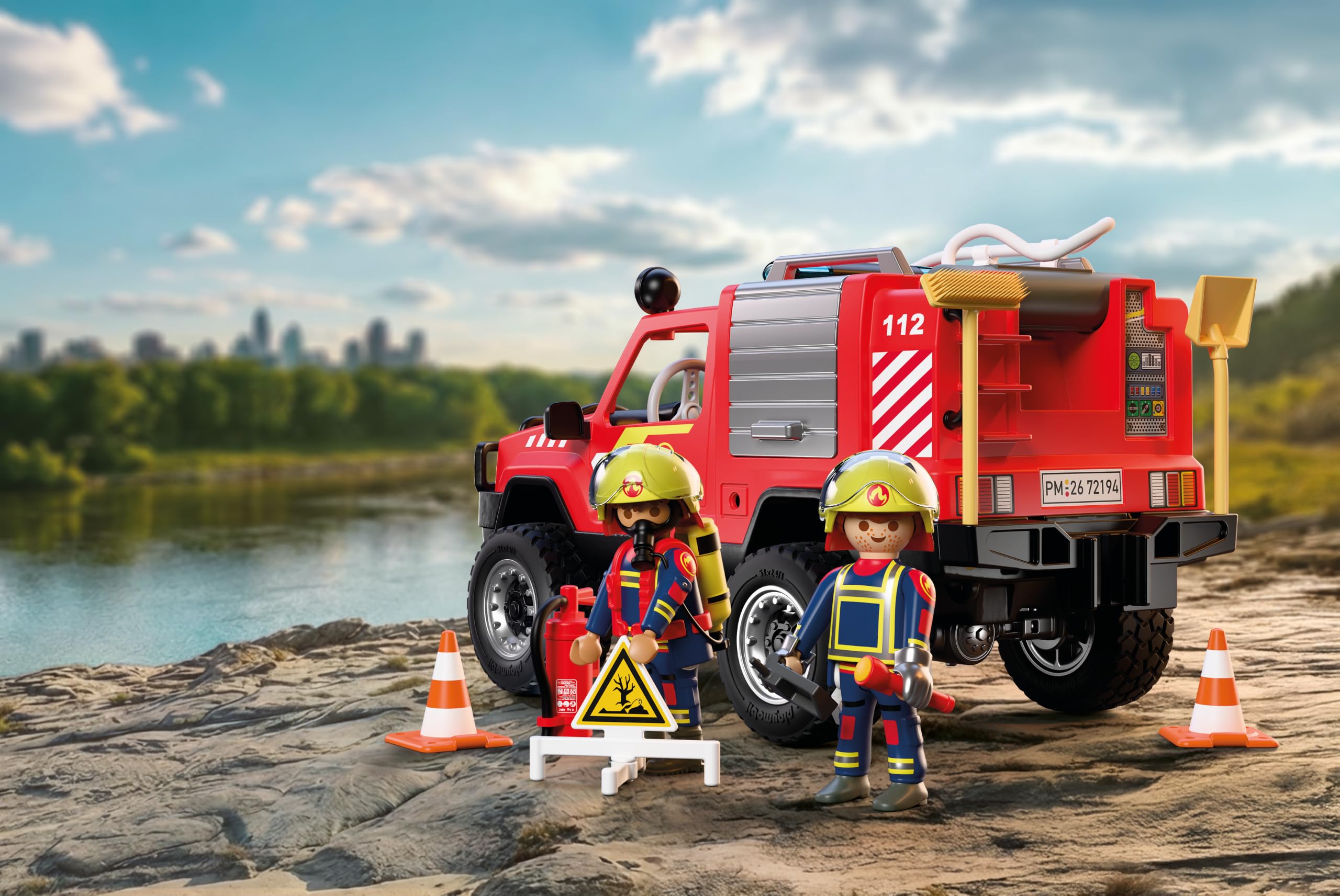 PLAYMOBIL | City Action | Feuerwehr‑Pickup | Geländegängiges Einsatzfahrzeug mit echter Wasserspritzfunktion, Seilwinde & viel Zubehör | Für Kinder ab 4 Jahren | 72194
