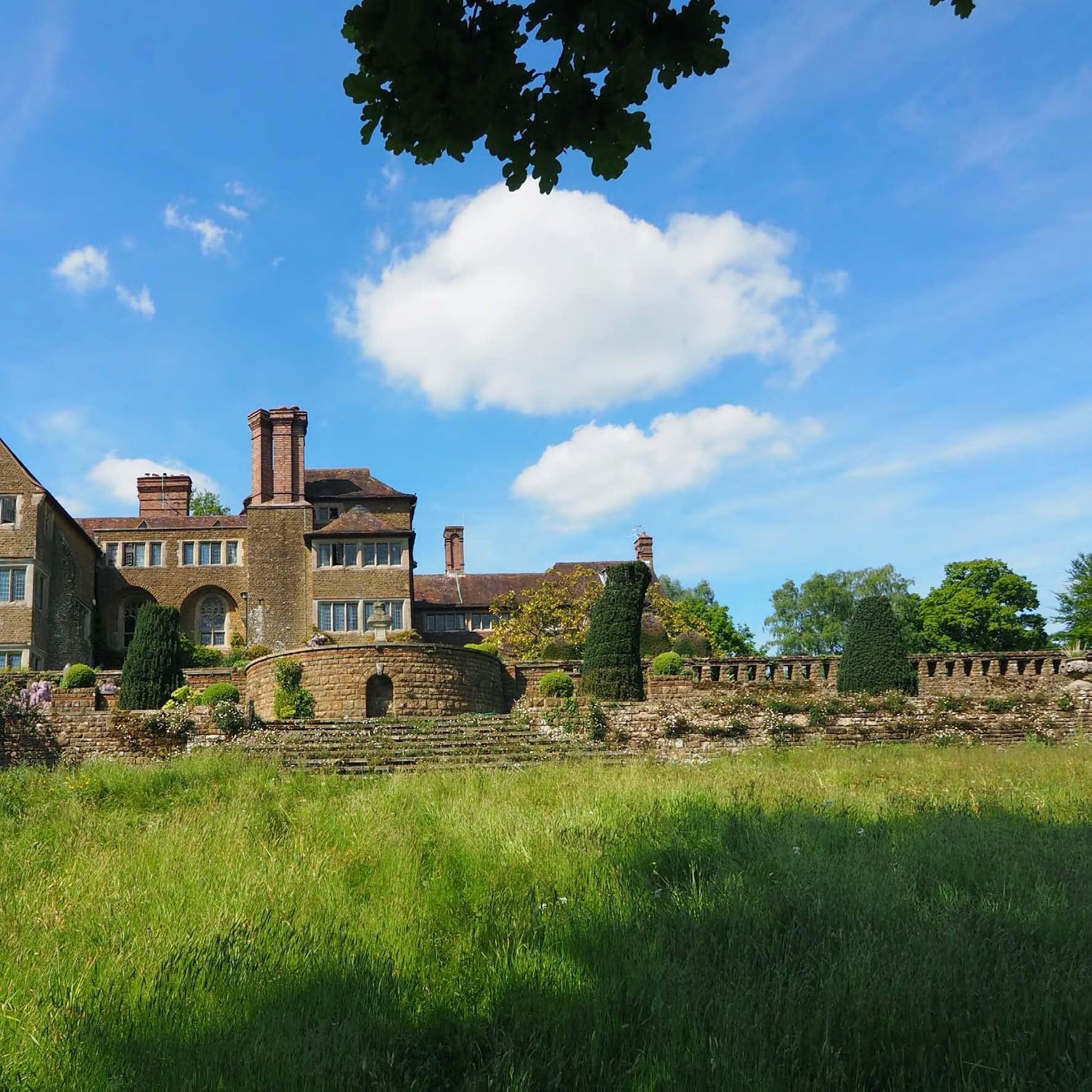 Sir Edwin Lutyens: The Arts & Crafts Houses