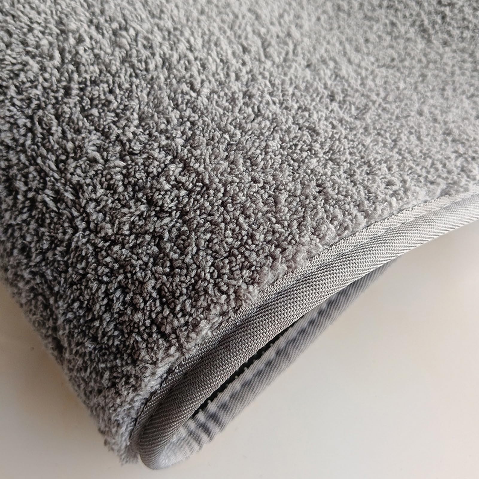 4-teiliges Badezimmermatten-Set aus weicher Mikrofaser, rutschfest, waschbar, Badteppich und WC-Deckelbezug, rote Duschdekoration für Zuhause, luxuriöses Badzubehör, schnelltrocknend, bequem und
