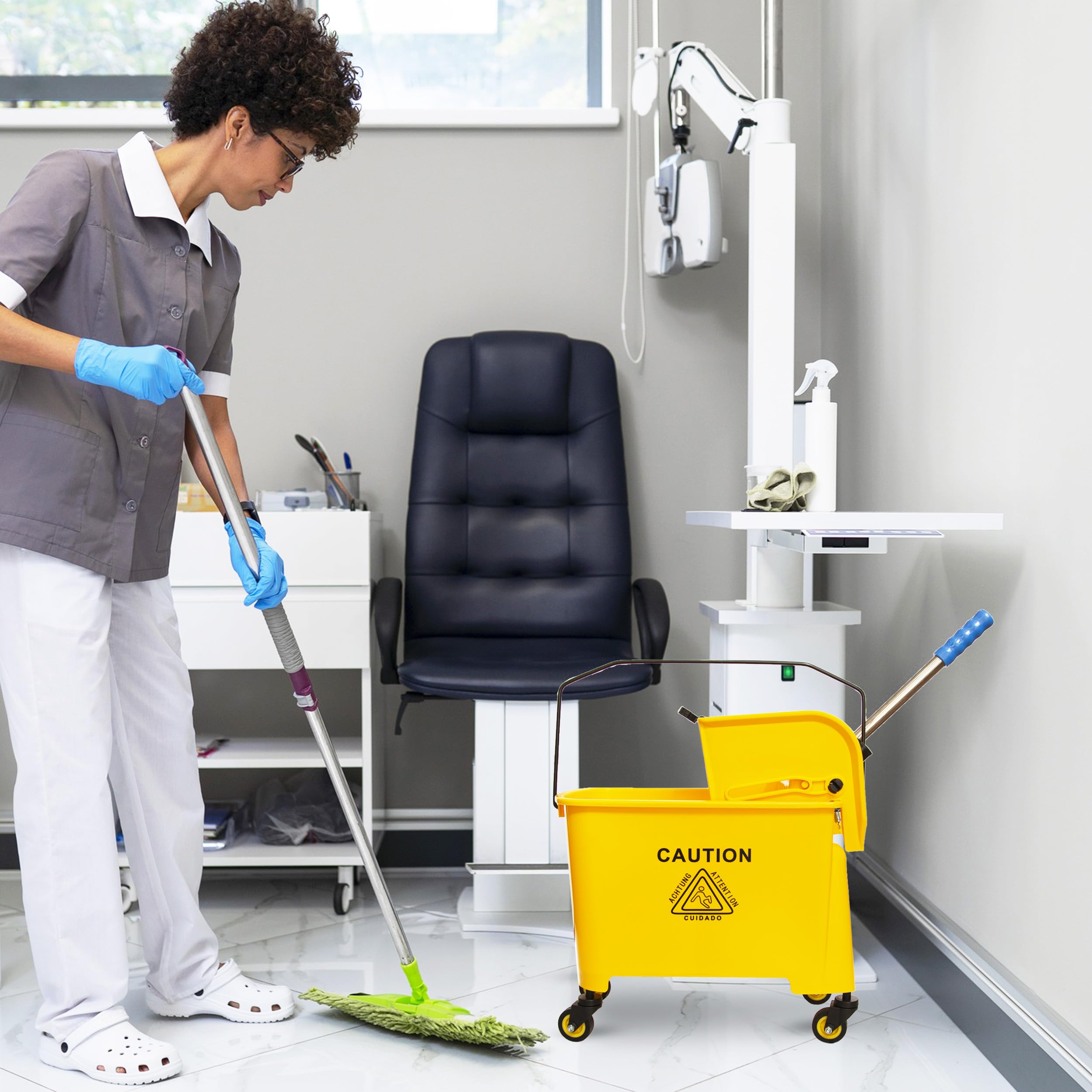 Berry Seau à franges Kentucky avec essoreuse | Seau à franges sur roulettes avec poignée | Chariot essoreuse jaune avec panneau d'avertissement pour sol humide pour le nettoyage dans les restaurants