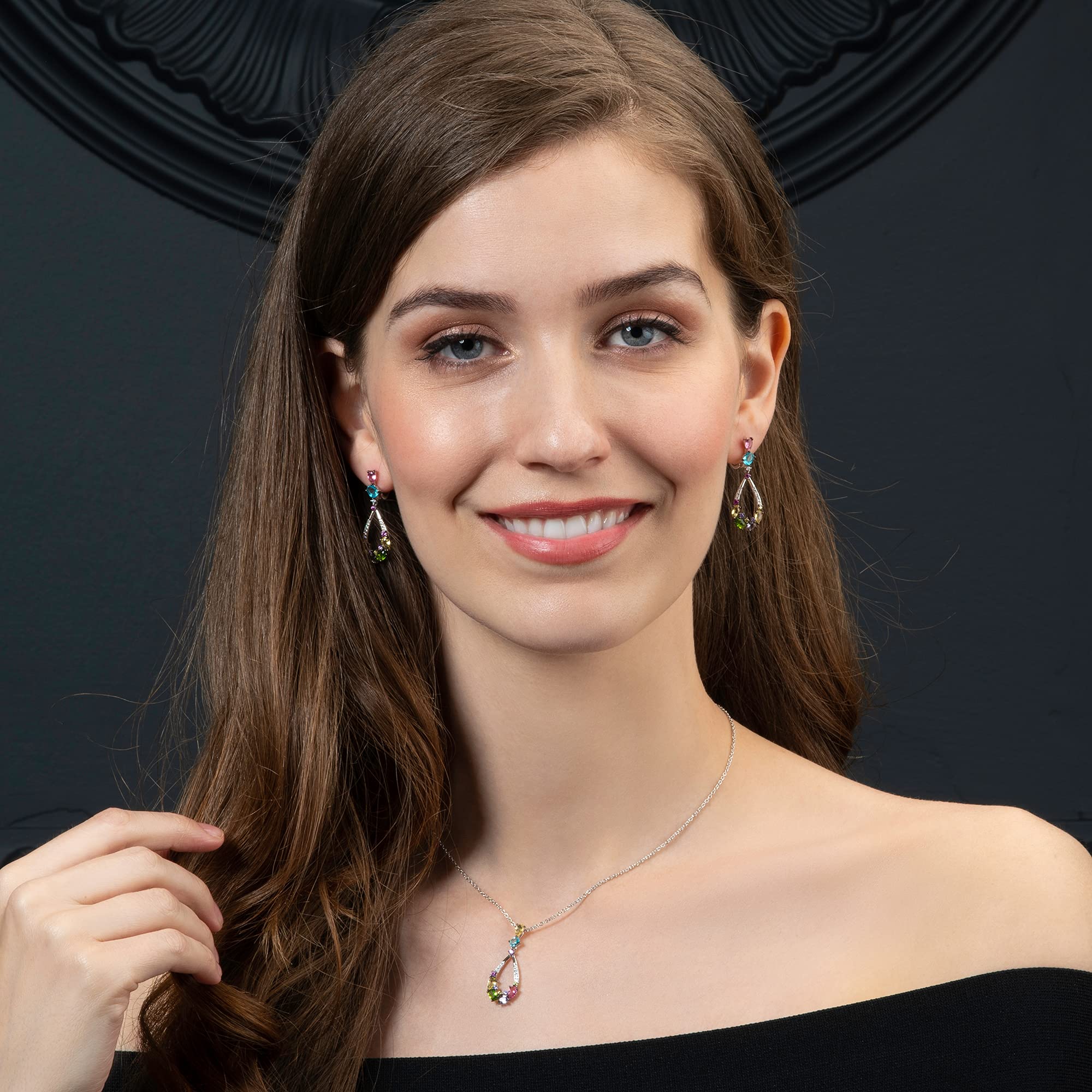 Namana Bunte Tropfenohrringe für Damen. Lange Ohrringe aus 925er Sterlingsilber für Frauen mit mehrfarbigen Steinen und Zirkonia-Edelsteinen. Bunte hängende Ohrringe in Sterling Silber