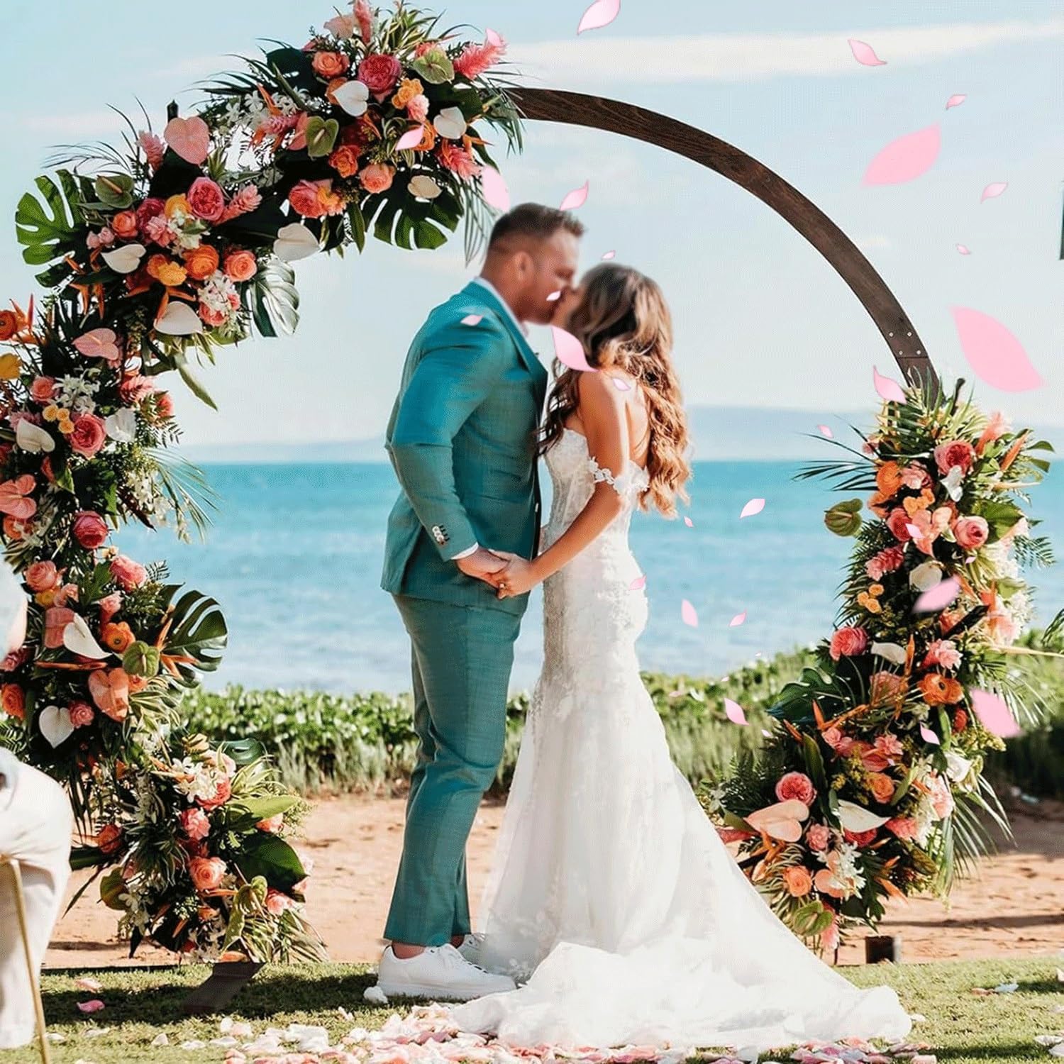 Arco di nozze rotondo in legno romantico decorazione da giardino all'aperto per cerimonie sfondo perfetto per matrimoni, anniversari ed eventi speciali.