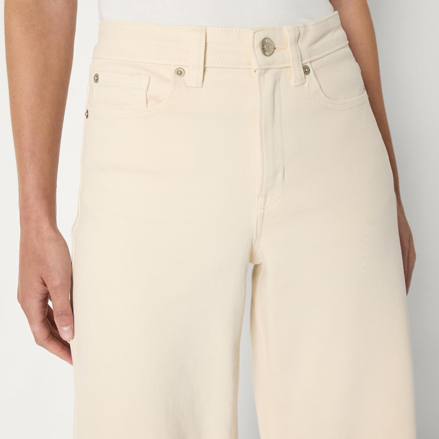 Amazon Essentials Women's High-Rise Wide Leg Crop Jeans - Image 5