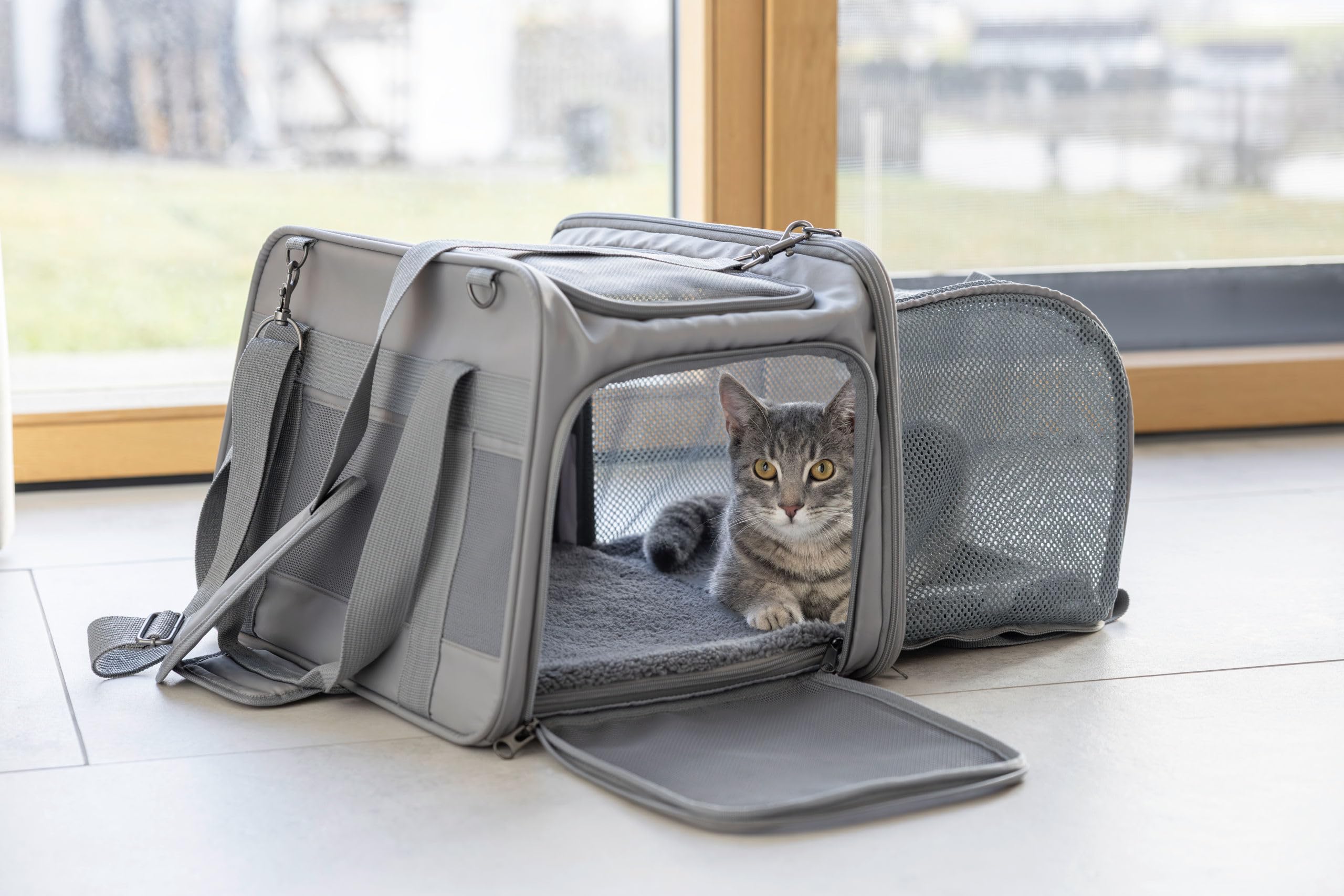 Kerbl Pet Tragetasche Vacation, Transporttasche, Transportbox, grau, 40 x 30 x 27 cm, für kleine Hunde und Katzen bis 15 kg, flugtauglich, Netz-Erweiterung, waschbar, Nylon-Gewebe