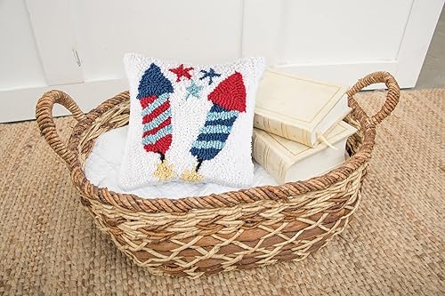 Miniatura 3 de C&F Home Almohada patriótica de 8 x 8 pulgadas con estrellas patrióticas y fuegos artificiales de cohetes enganchados pequeños/pequeños, americana,