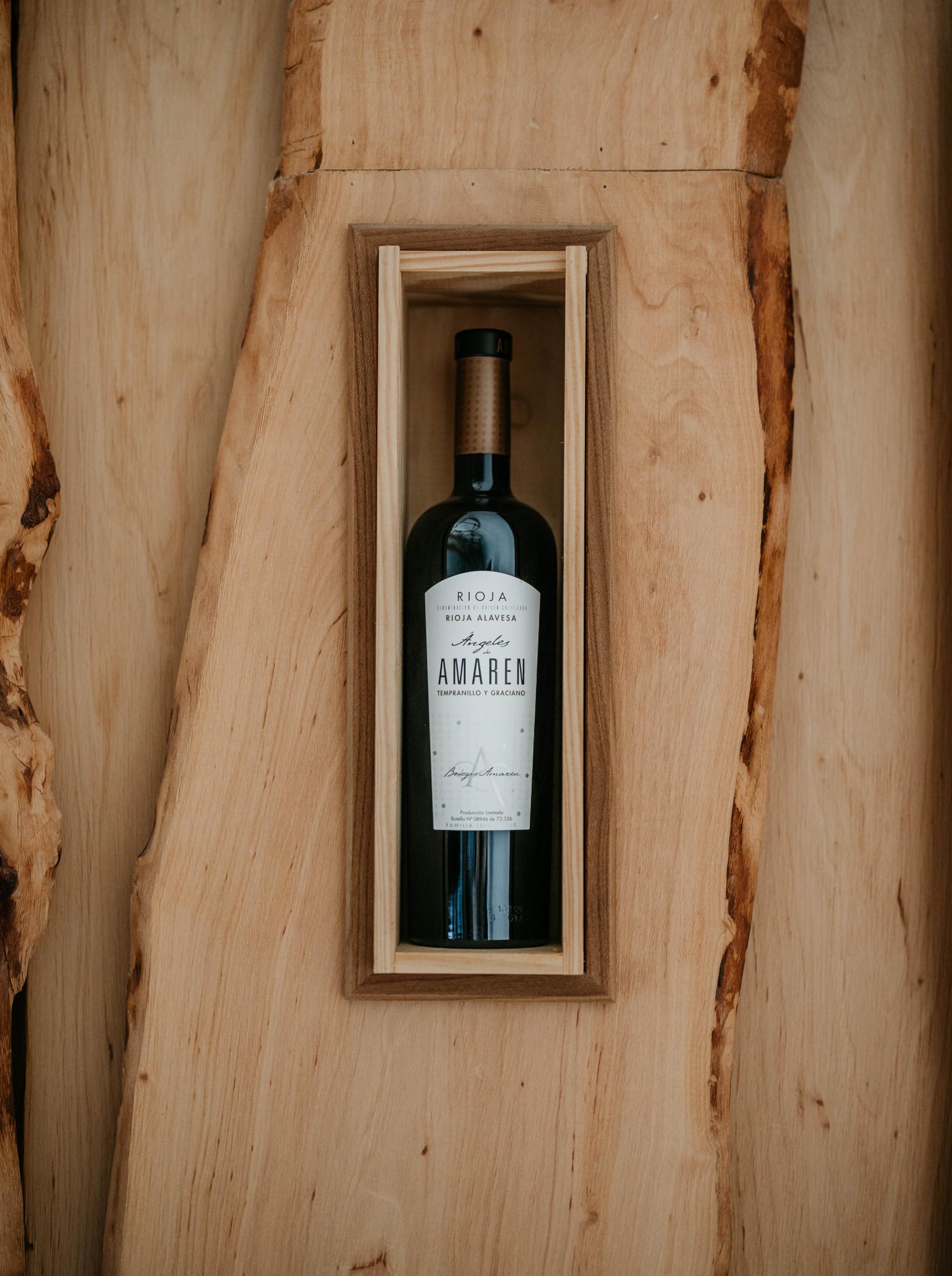 Ángeles de Amaren - Vino Tinto con D.O. Rioja - Elaborado con Variedad de Uva Tempranillo y Graciano - Notas Frutales - Barricas de Roble Francés y Americano - Incluye Estuche - 6 Botellas de 75 cl