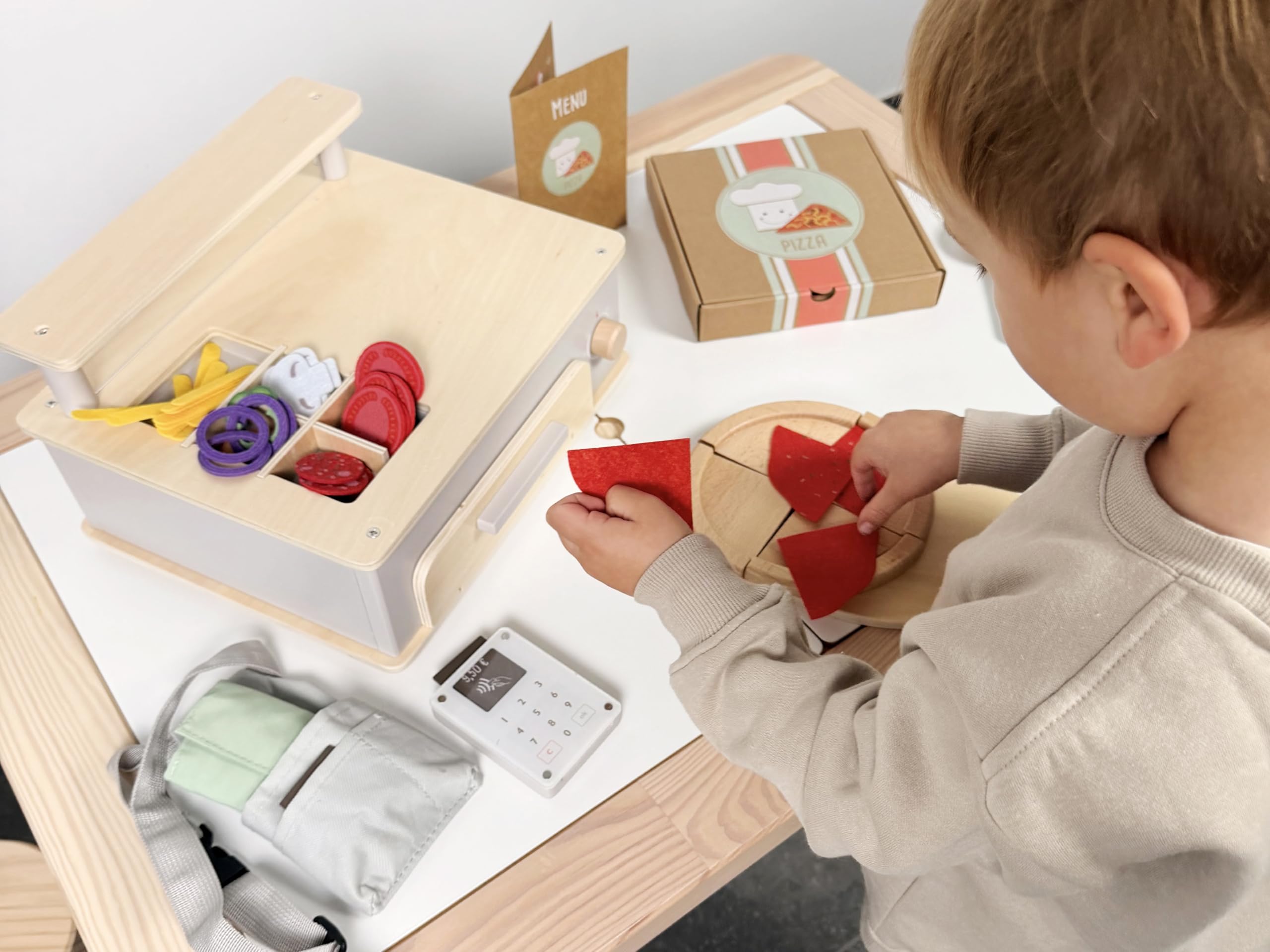 small Foot Pizzeria-Set aus Holz, multifunktionaler Pizzaofen mit umfangreichem Zubehör, hochwertiges Rollenspielset, für Kinder ab 3 Jahren, 12696, Holzfarben