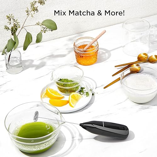 Miniatura 6 de Chefman Espumador de leche eléctrico de mano crea espuma para café, capuchinos y lattes, mezcla matcha y proteína en polvo, inalámbrico y compacto,