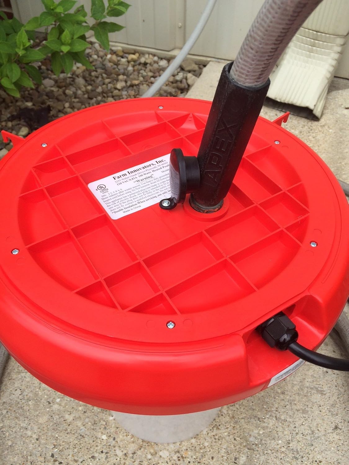 Farm Innovators Model HPF-100 "All-Seasons" Heated Plastic Poultry Fountain, 3 Gallon, 100-Watt : Patio, Lawn & Garden