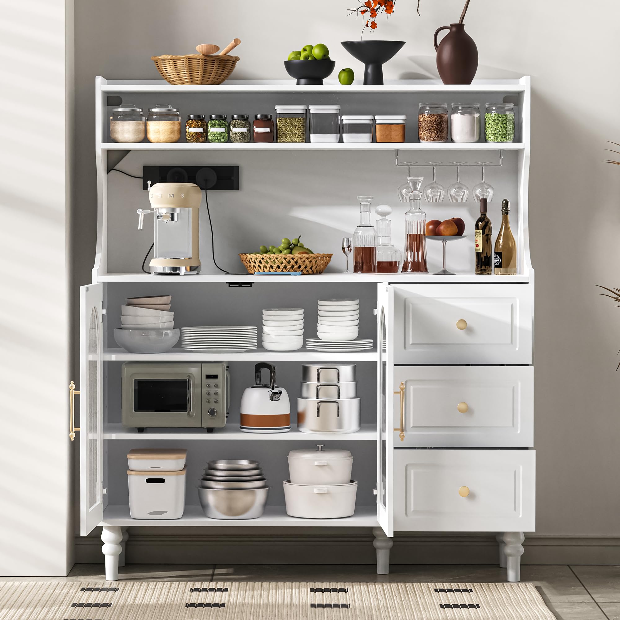Küchenschrank Buffetschrank Höhe 138.5 cm mit Steckdosen und Stauraum, Hochschrank Sideboard mit Weinglashaltern, Barschrank Küchenschränke Highboard mit Schubladen, Küchenmöbel, Schrank Weiß