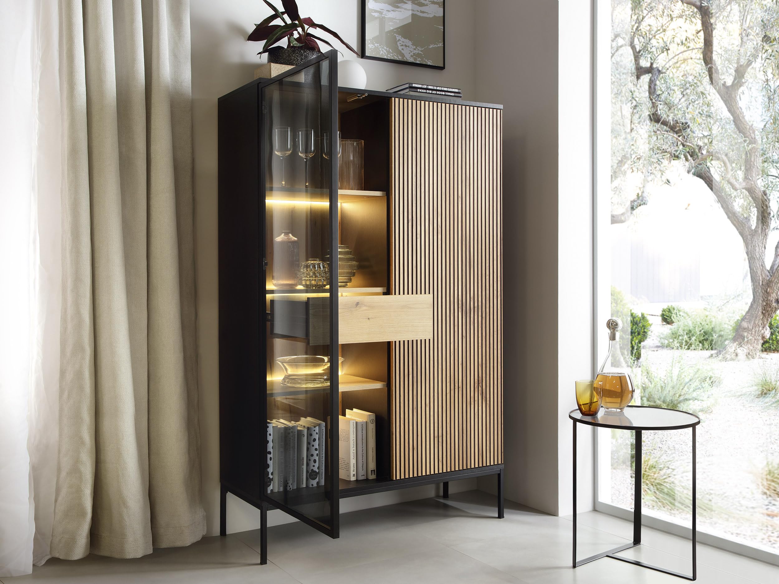 Daveno Vitrinenschrank 100 cm, Glasvitrine Stehend - Highboard, Vitrine, Glasvitrine Schwarz mit LED und Lamellen - 166 cm hoch