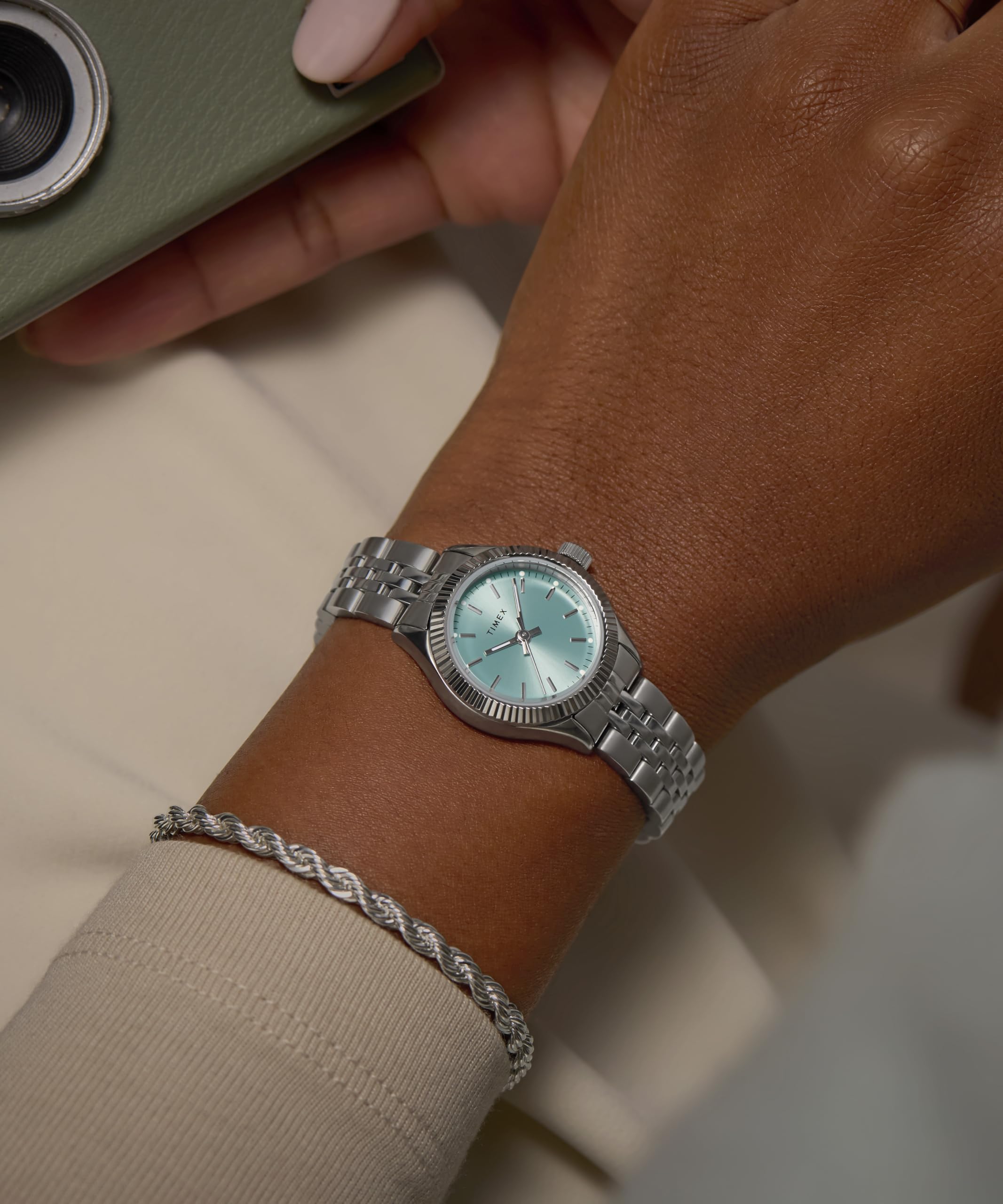 Image secondaire de Montre Timex Trend Femme 25 mm en Acier Inoxydable Argenté et Cadran Bleu