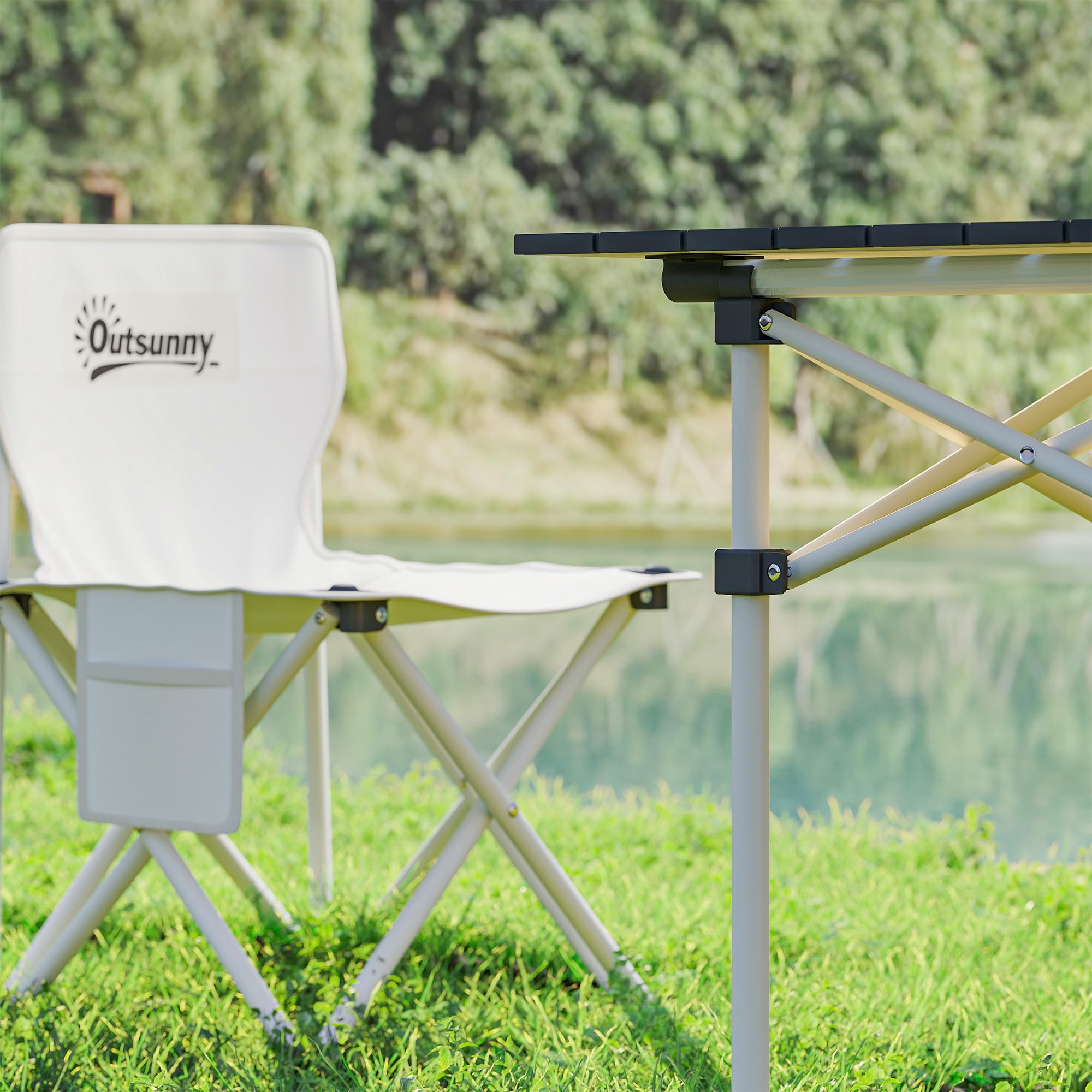 Outsunny Tavolo da campeggio con 4 sedie pieghevoli, set di tavolo e sedie da campeggio da 5 pezzi con tasche laterali e borse per il trasporto, 95 x 56,5 x 50 cm, bianco