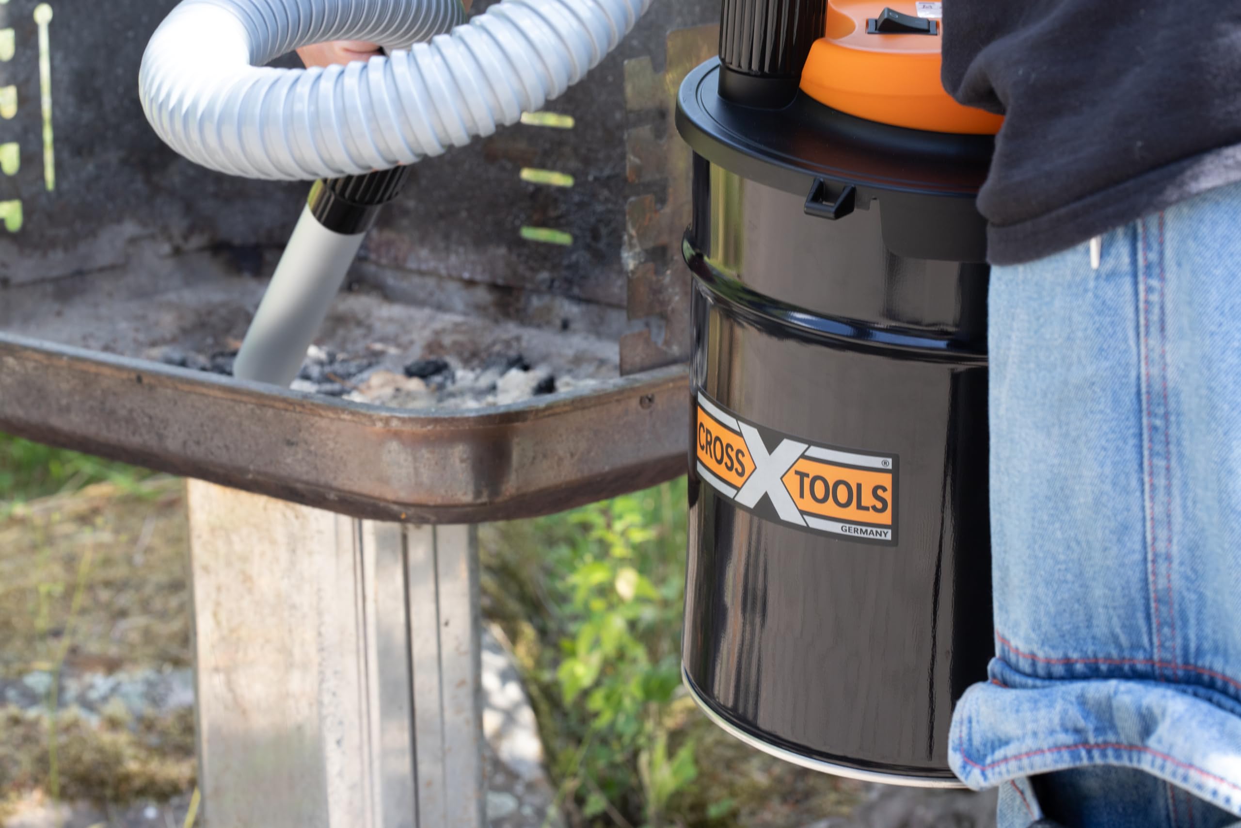 Cross Tools Aschesauger Kaminsauger 600 W, 150 mbar, 12 l Behälter, 100 cm Metallsaugschlauch (PVC-ummantelt), Alu-Saugrohr, waschbarer HEPA-Filter für Kamin, Pelletöfen, Grills 68523