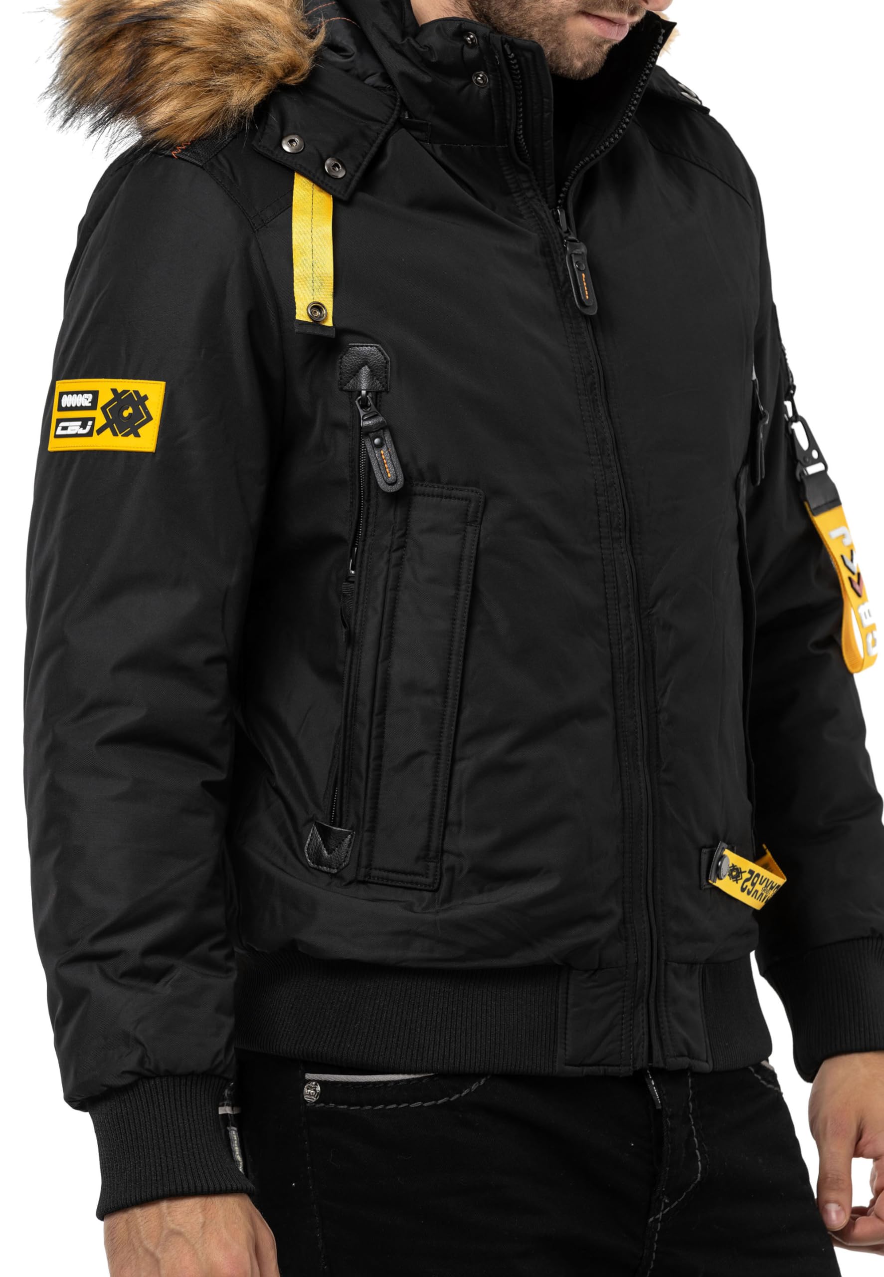 Cipo & Baxx Herren Mantel CM220 Schwarz – Stylische Winterjacke im modernen Design mit warmem Innenfutter, abnehmbarer Kapuze und funktionalen Details für kalte Tage - CM220 Schwarz M