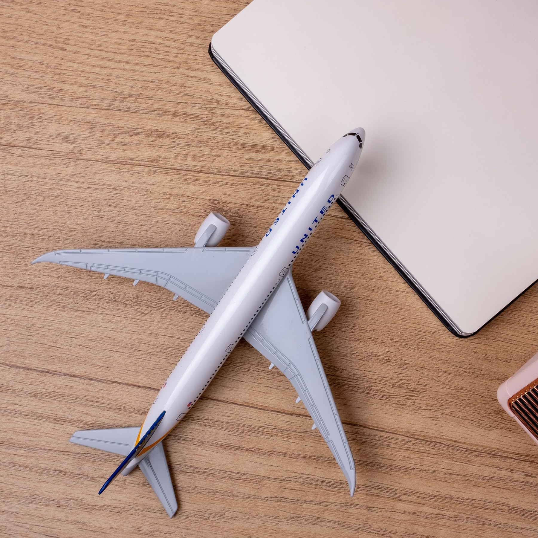 Bswath Airplane 1:300 Scale B787 Model Plane Metal Alloy for Gift and Decoration, White, 8 inches (L) x 7 inches (W) x 2 inches (H) - Image 2