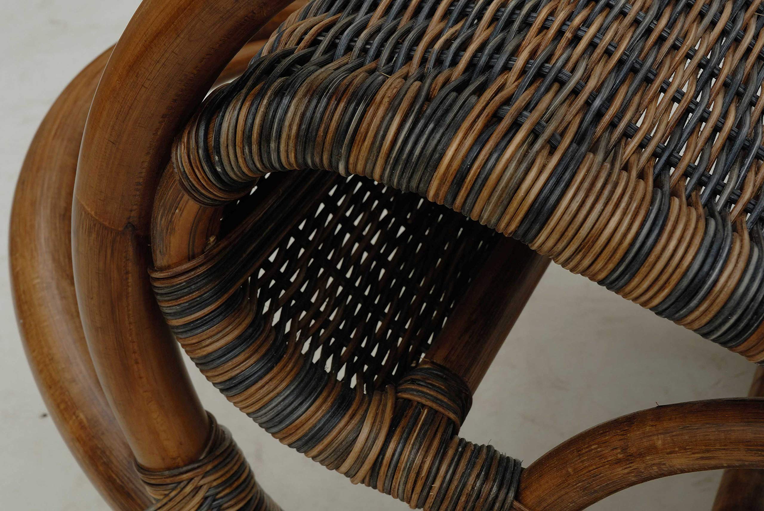 korb.outlet Schaukelstuhl Luxor Natur Rattan Schaukler Relax-Stuhl mit Auflage Schwingsessel Schaukelsessel (Schwarz-Braun)