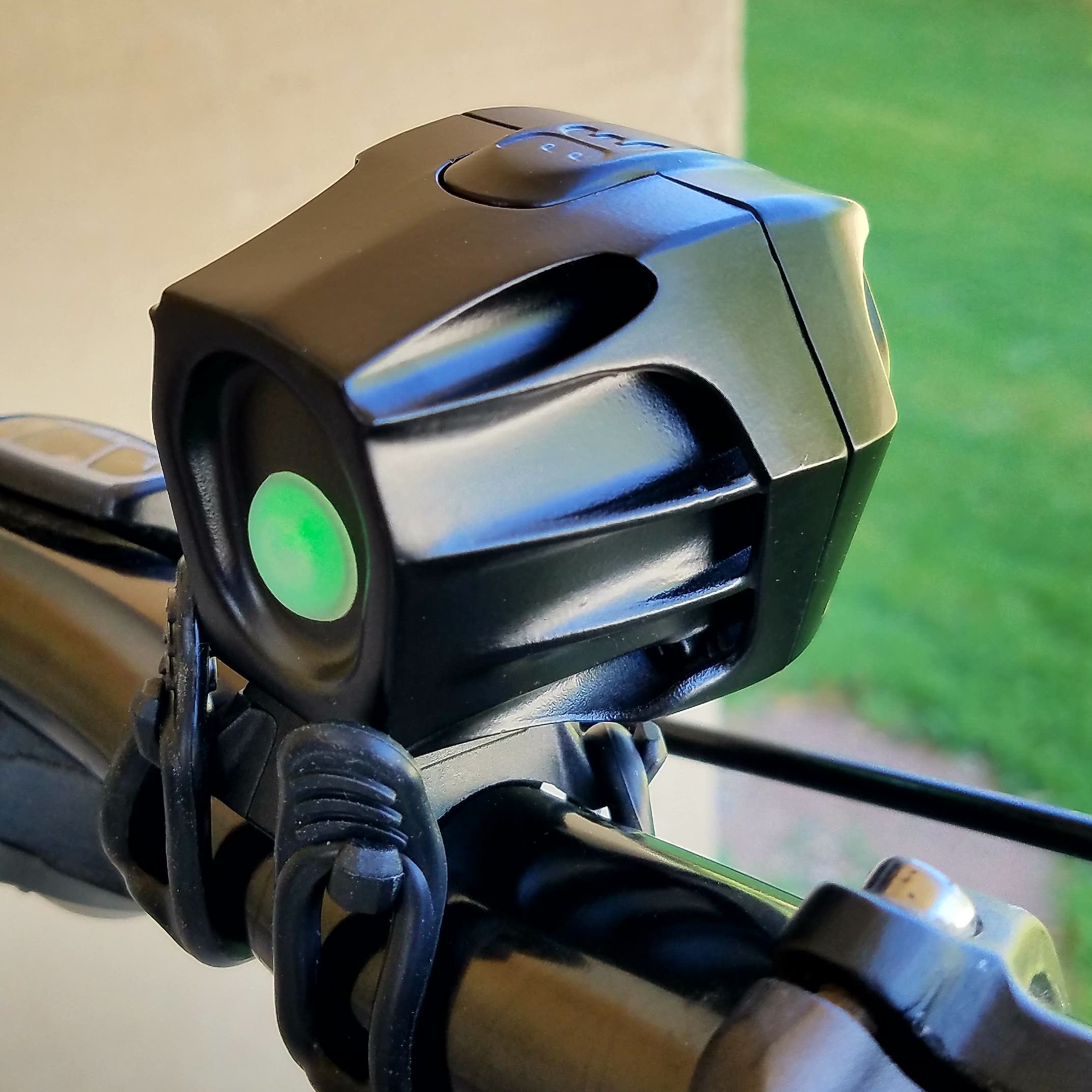 bright eyes 1600 bike headlight