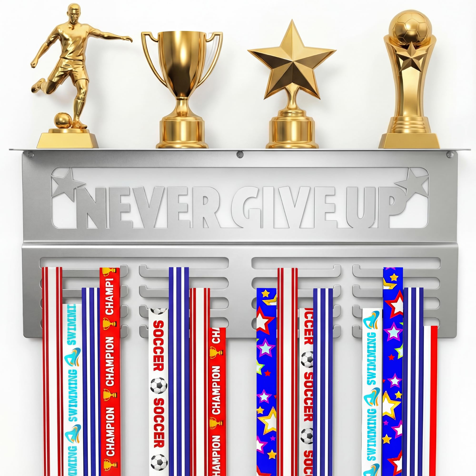 AGATHOS HOME Silver Never Give Up - Perchero para medallas y estante de trofeos, estante para premios de medallas para paredes con capacidad para más de 64 medallas deportivas, 4 filas de perchas y