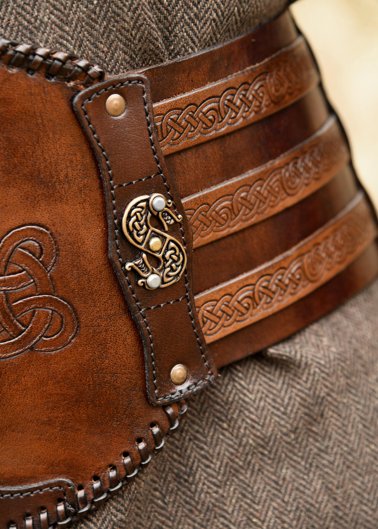 Battle-Merchant - Wikinger Gürtel aus echtem Leder mit Prägung - Unisex - Ideal für Mittelalter LARP und Fantasy Cosplay