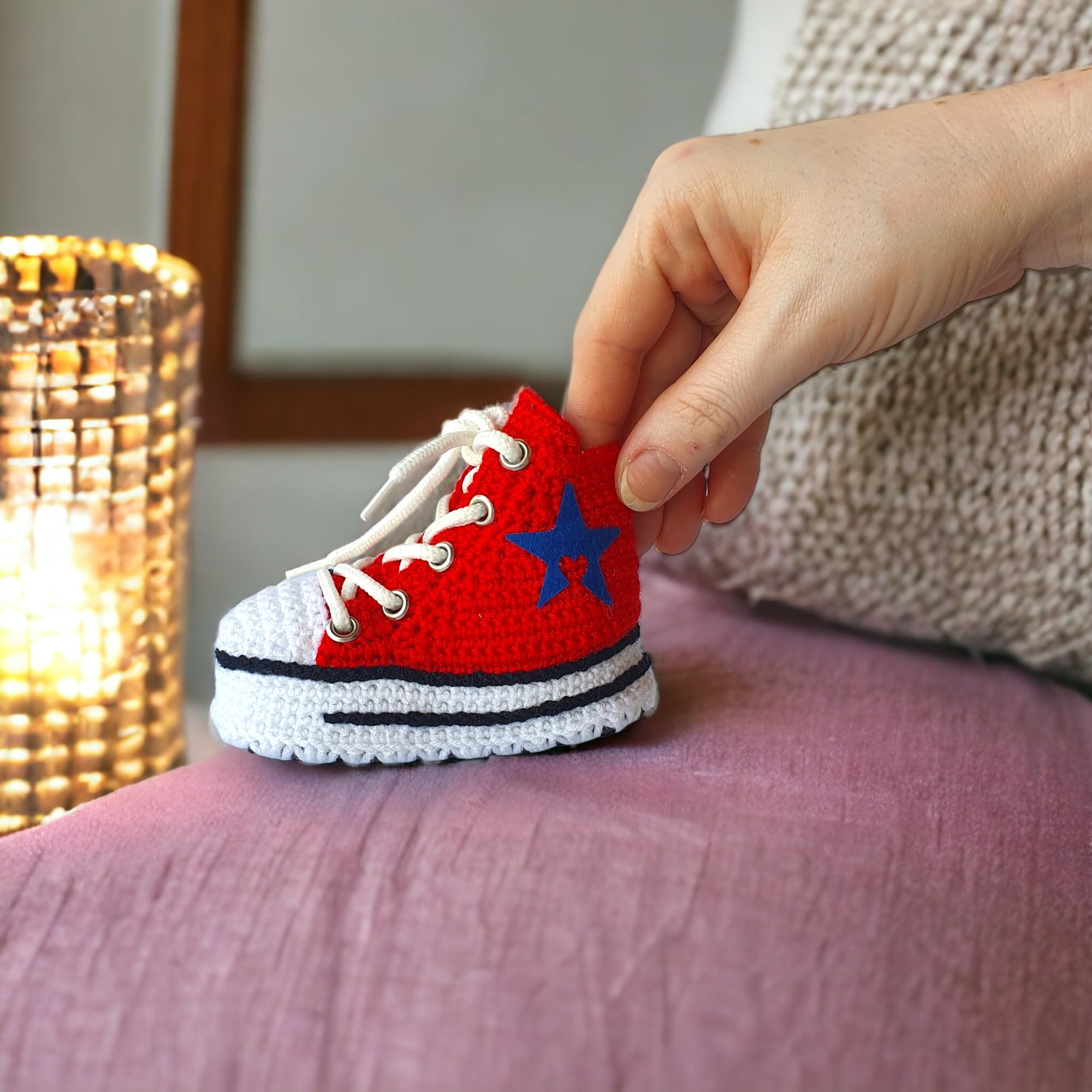 Rote handgemachte Häkel Baby Sneaker Booties für Jungen und Mädchen, Bio Strick Neugeborenen-Set, geschlechtsneutral, Geschenk für Babyparty und Geburtsankündigung, 0-3M bis 9-12M