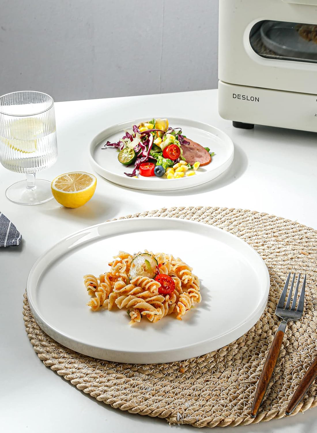 Onniyor Porcelain Dinner Plates Set, Round Dessert Salad Plates, 10 inch Serving Dishes, Scratch Resistant Flat Plates, Microwave, Oven, and Dishwasher Safe, Set of 6, White