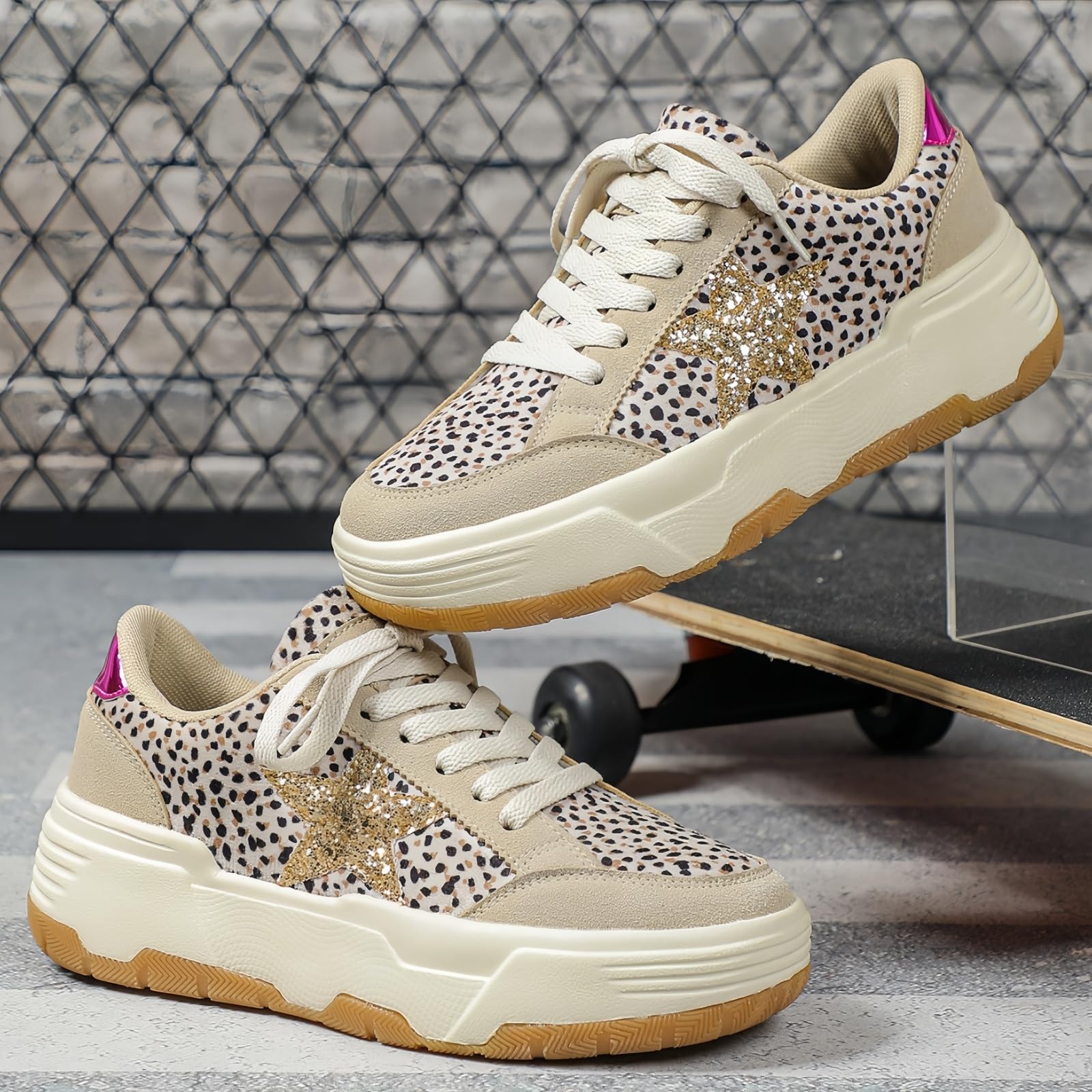 Modne damskie trampki z gwiazdami brokatowe cekiny sznurowane niskie buty tenisowe do biegania buty do chodzenia lekkie antypoślizgowe skórzane buty retro, Leopard Print Beżowy, 36 EU