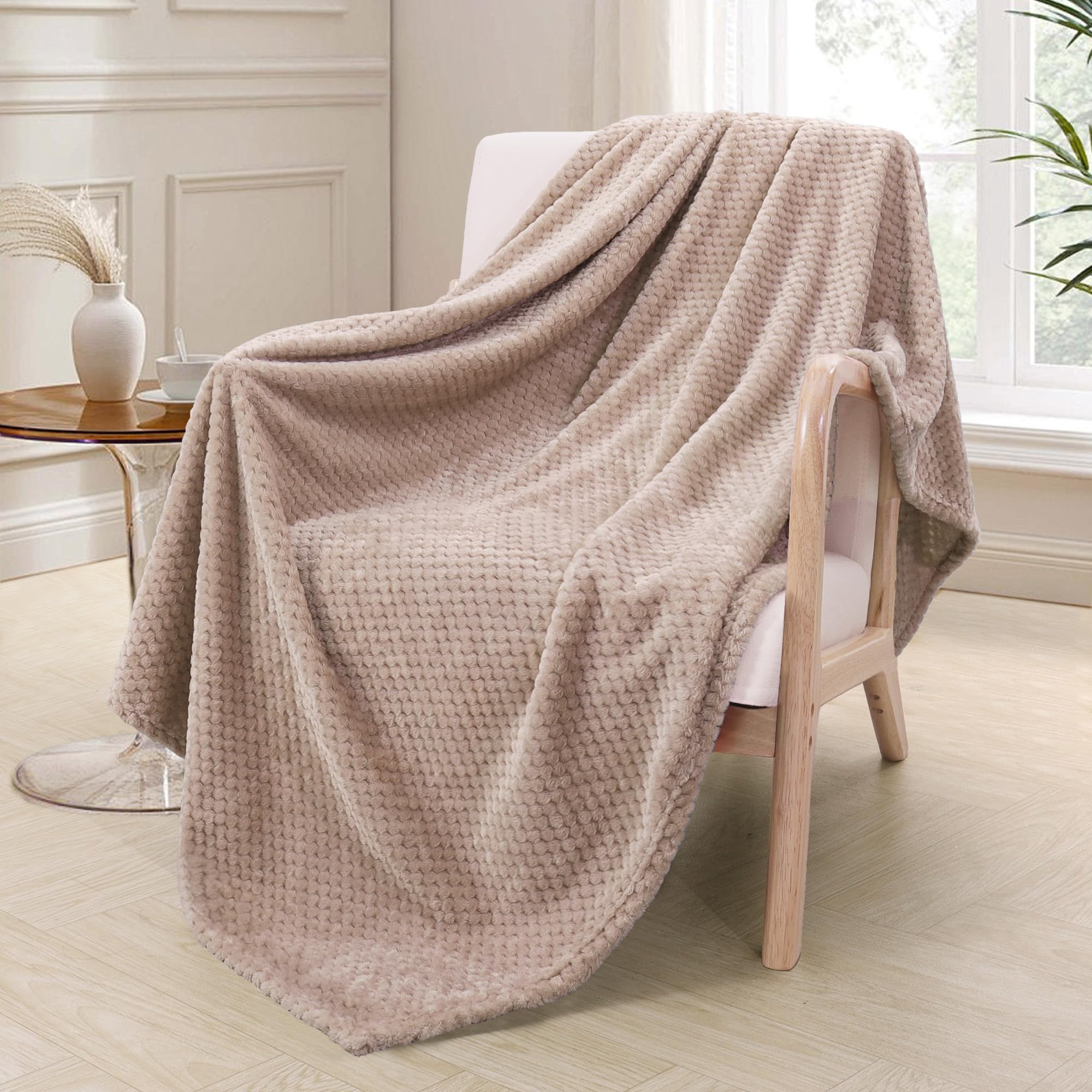Manta decorativa de vellón, tamaño XL, muy suave y cálida, para sofá, sillón o cama, textura de punto gofre, cómoda, mullida y ligera (camel, 50 x 70 pulgadas)