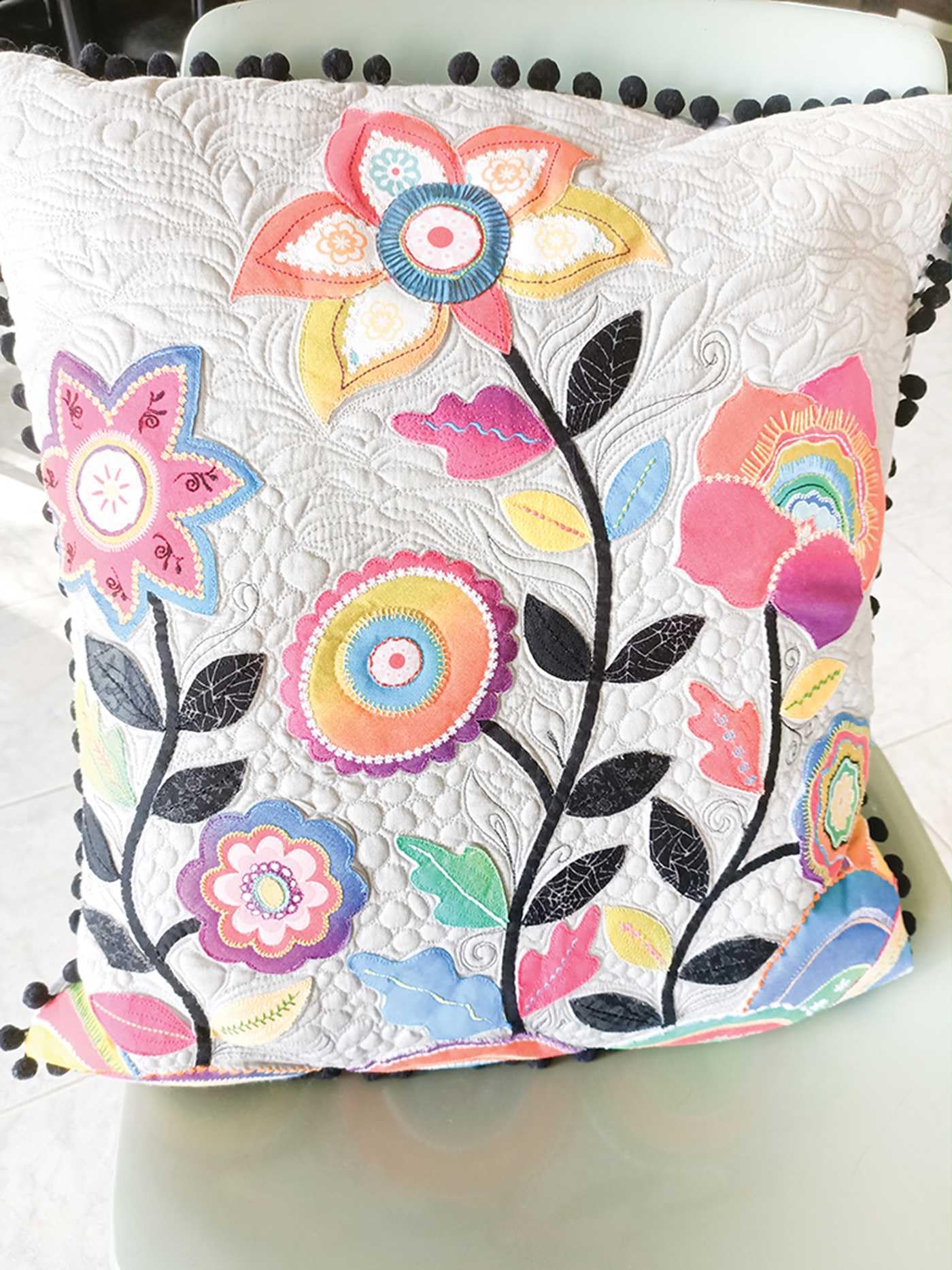 Machine Magic: Get the Most from the Decorative Stitches on Your Sewing Machine: 22 Fun Flowers to Sew