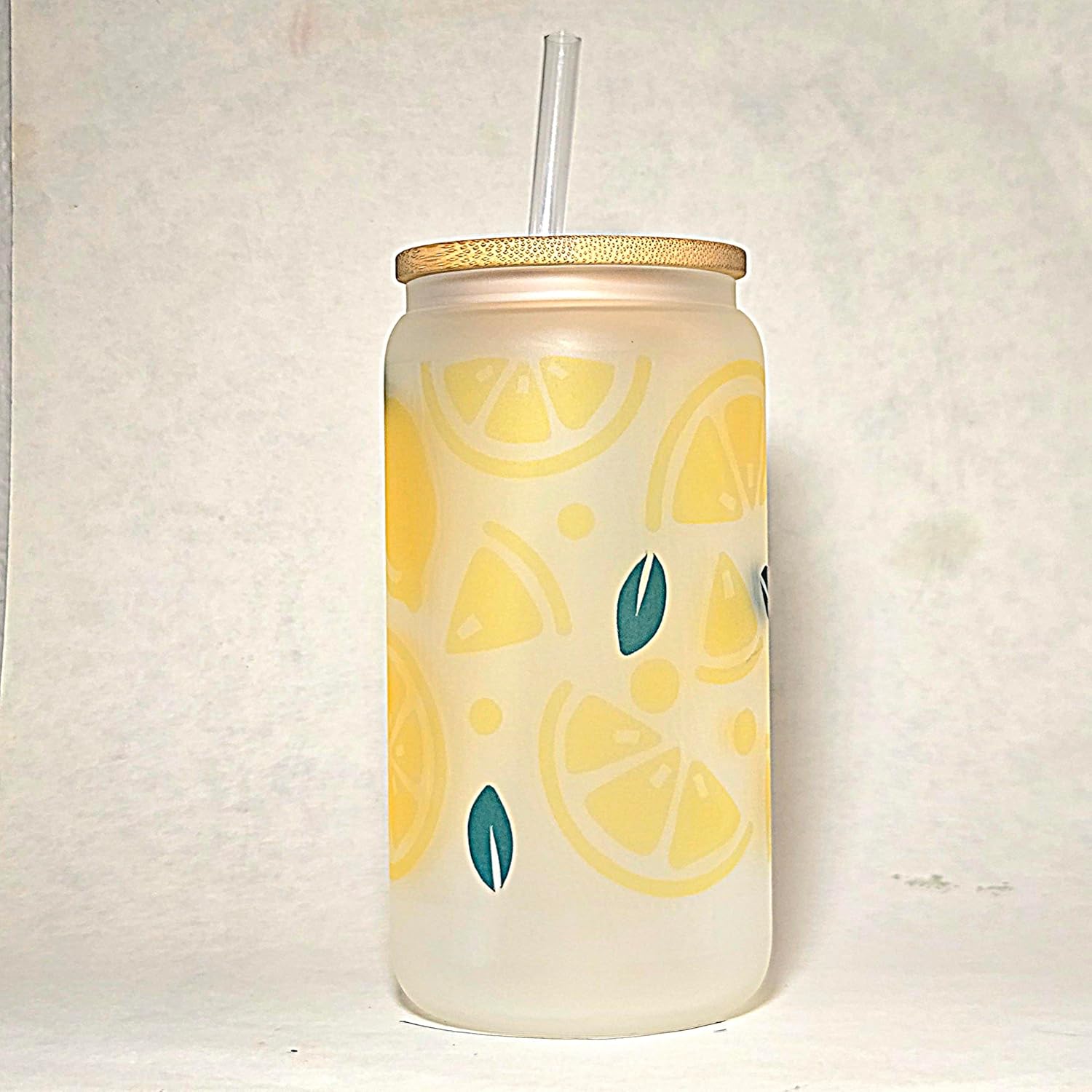 Lemonade Matte Finish Glass Tumbler with Bamboo Lid. Travel cup holder size - Hand crafted long lasting design of Lemon Slices and leaves - Image 3