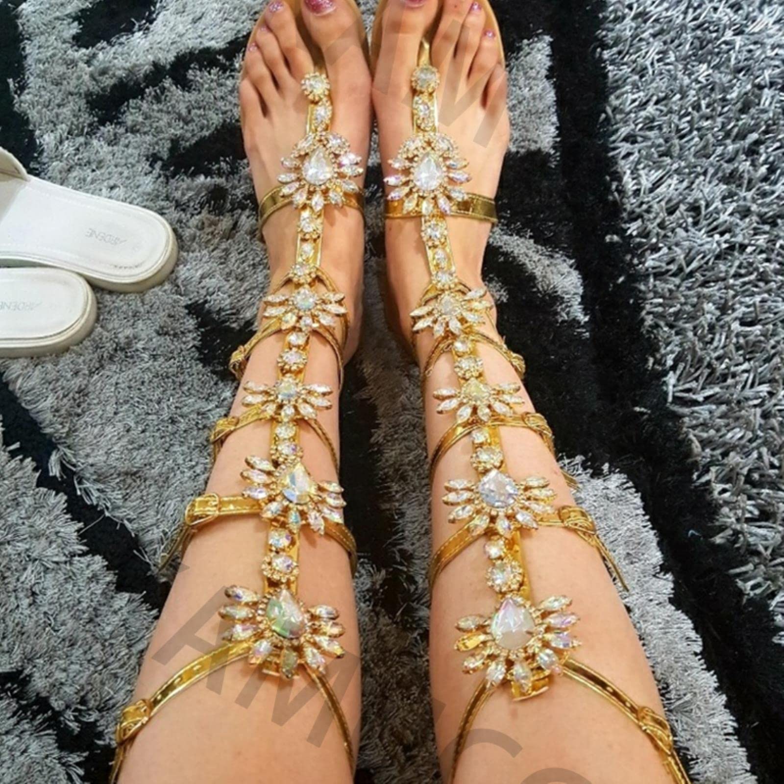 Rhinestone Romano Nuevas Mujeres Verano Nuevas Sandalias Jalizadoras Bling Rodilla High Sandalias Damas Sandalias Playa Al Aire Libre Zapatos Planos