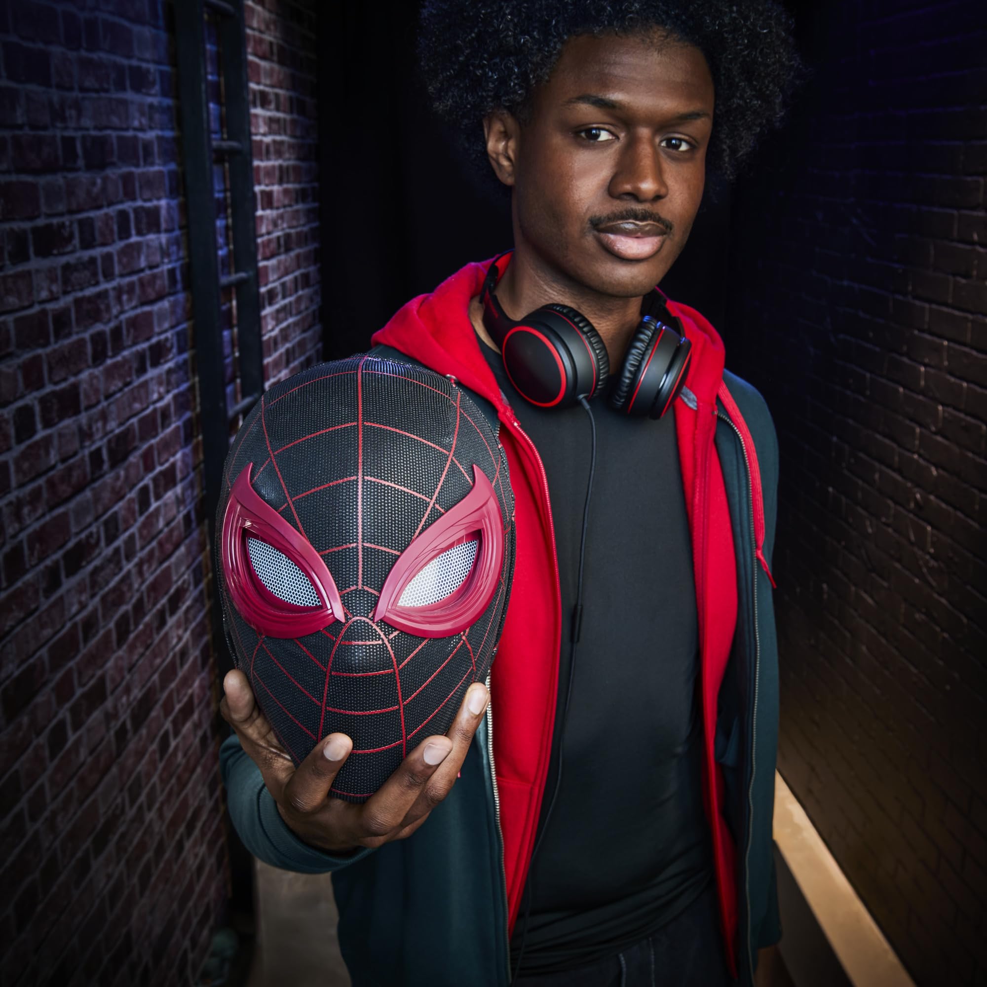 Hasbro Marvel Legends Series, Spider-Man: Miles Morales, maschera espressiva elettronica, articolo premium interattivo per roleplay per adulti